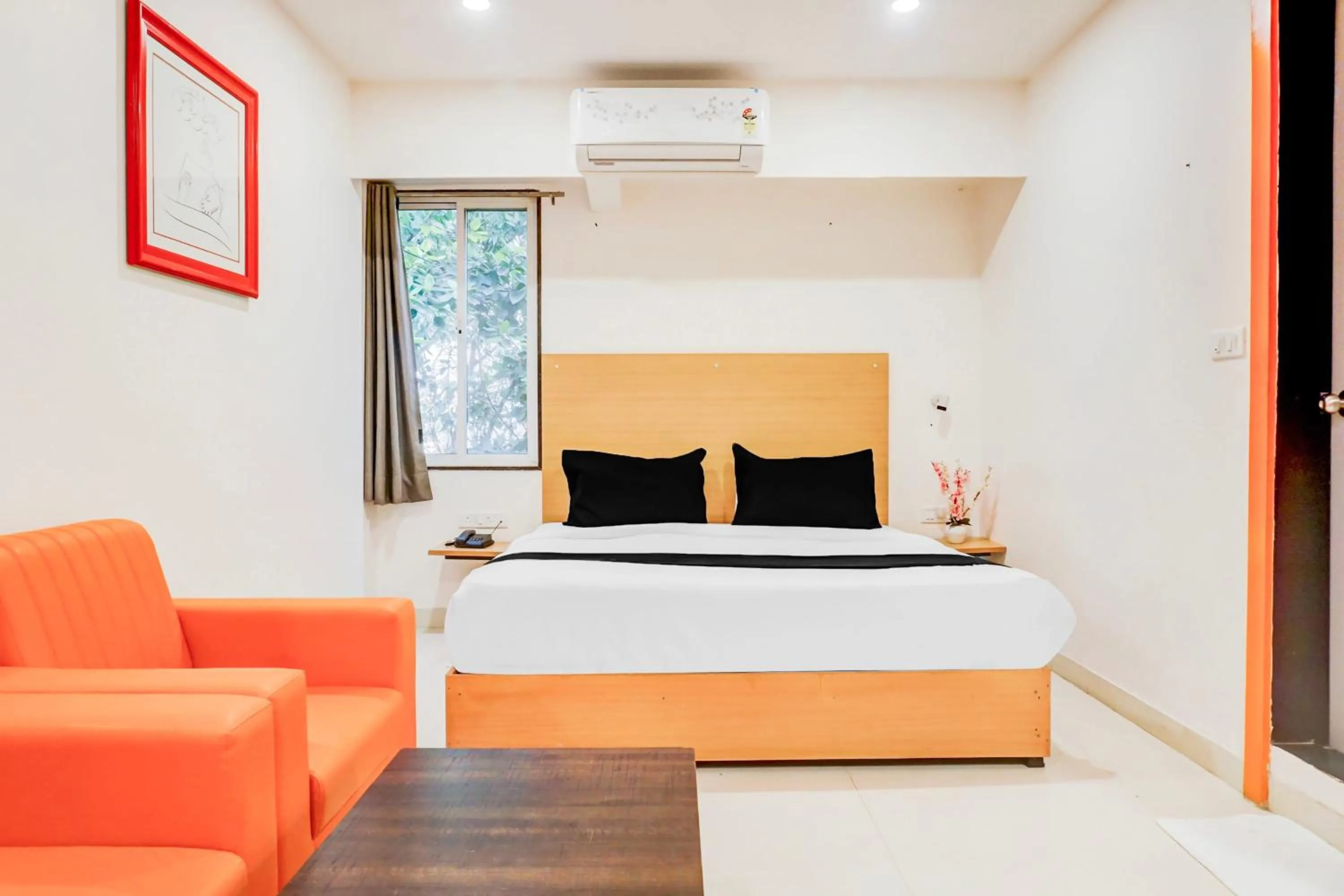 Bedroom in Super Townhouse Hadapsar formerly Savali Inn