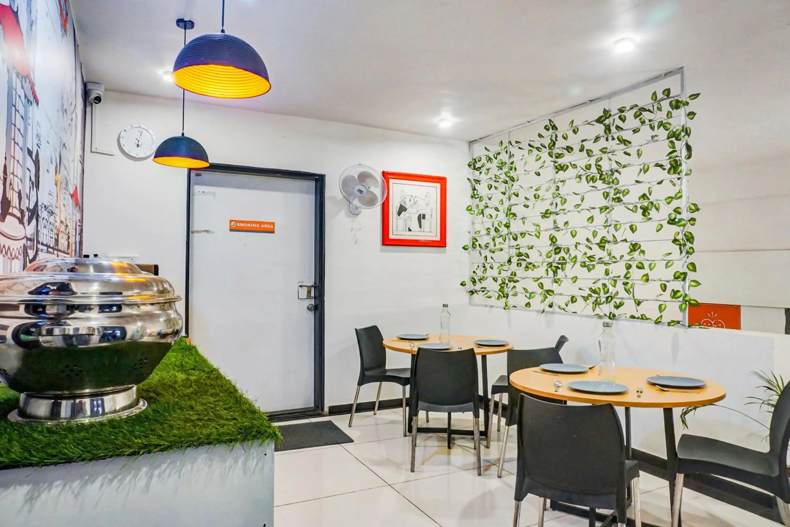 Restaurant/places to eat in Super Townhouse Hadapsar formerly Savali Inn