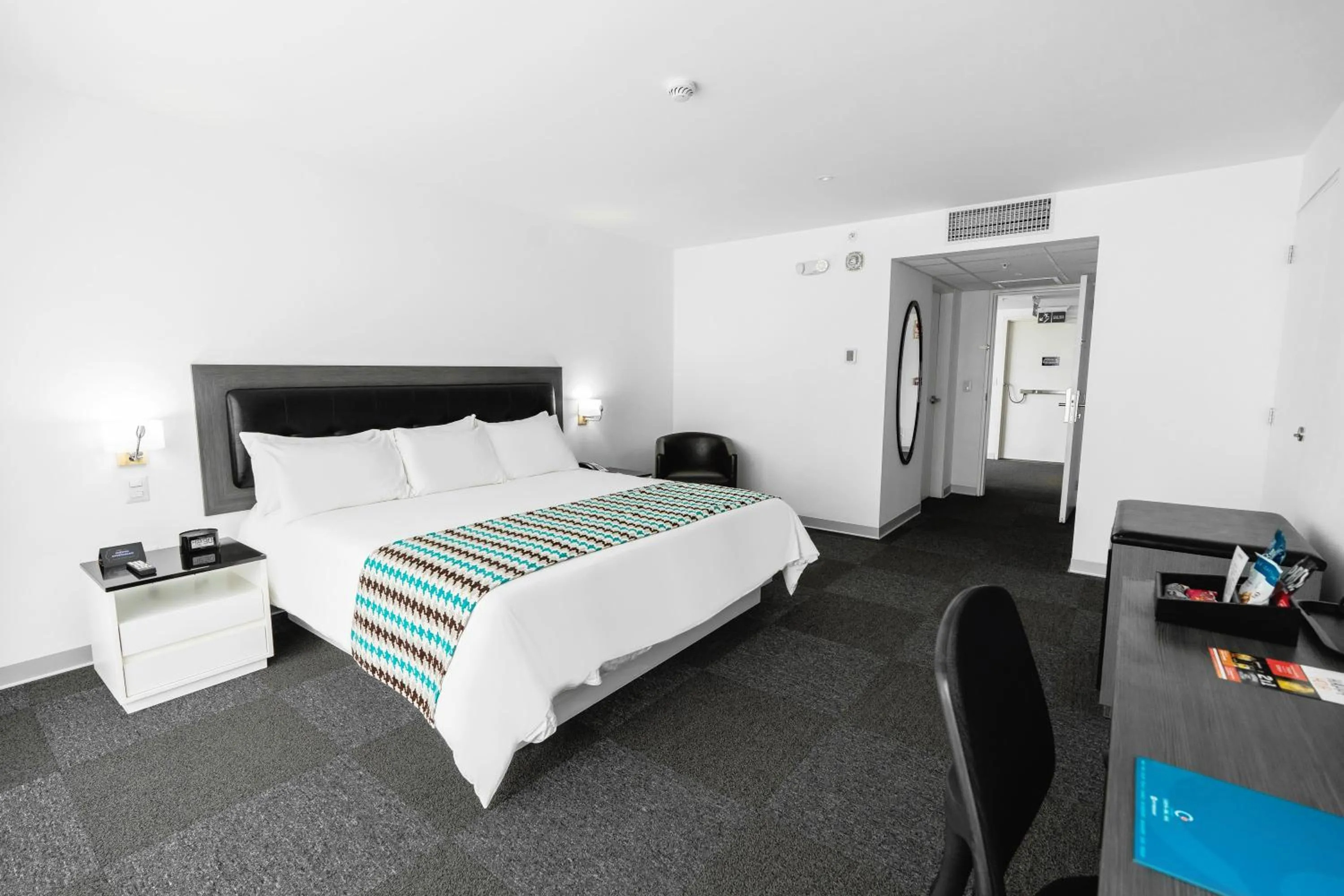 Photo of the whole room, Bed in Wyndham Costa del Sol Tumbes