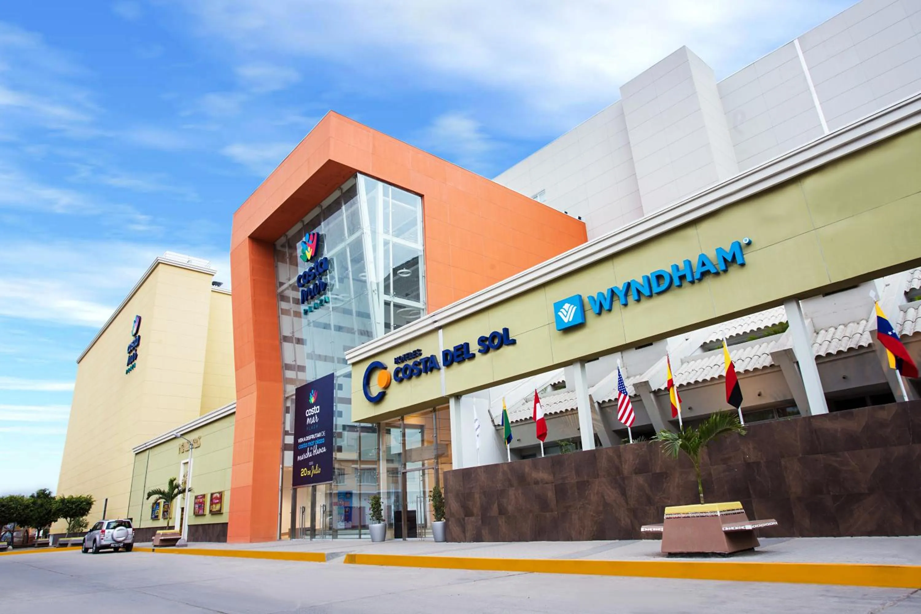 Facade/entrance in Wyndham Costa del Sol Tumbes