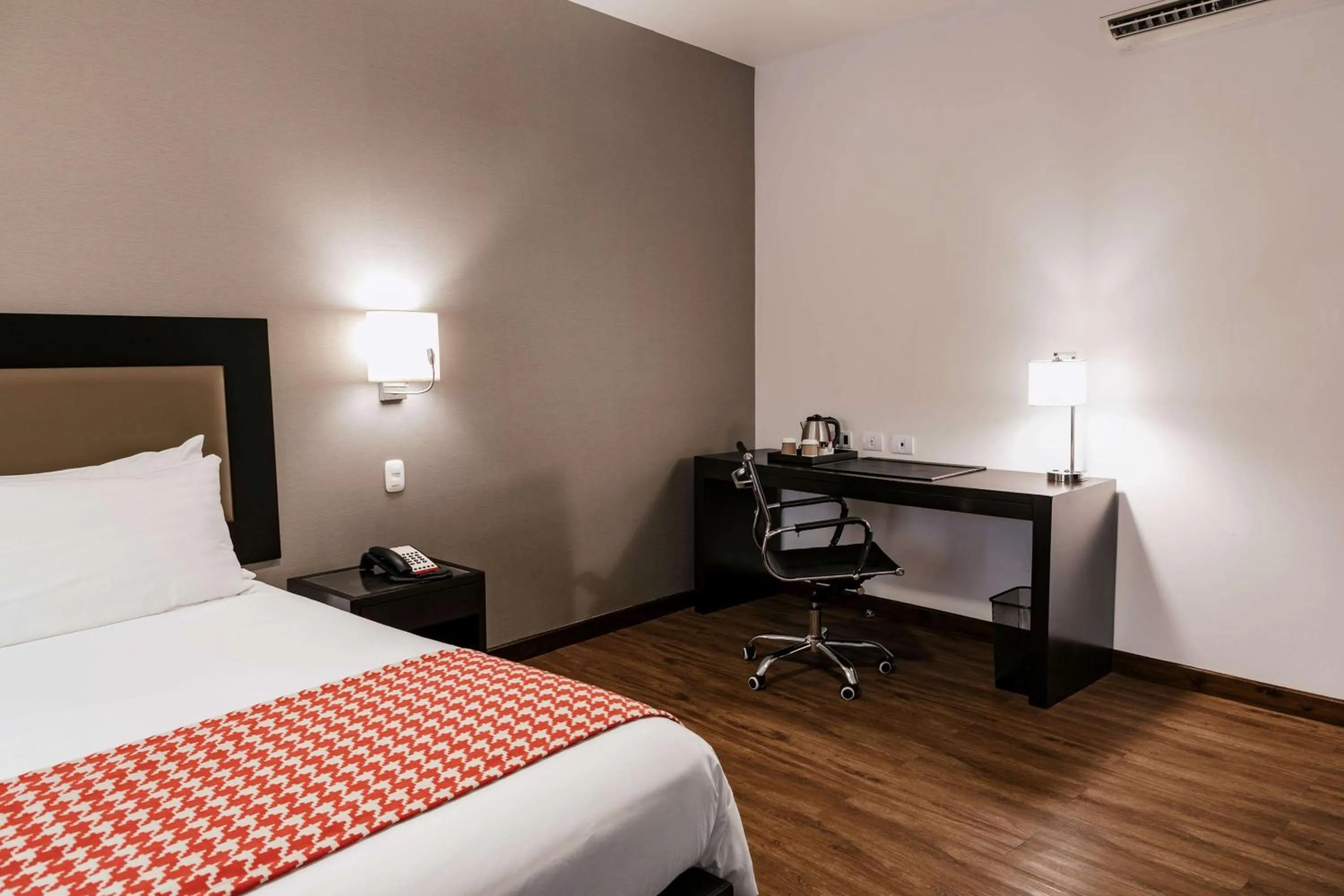 Photo of the whole room, Bed in Wyndham Costa del Sol Piura