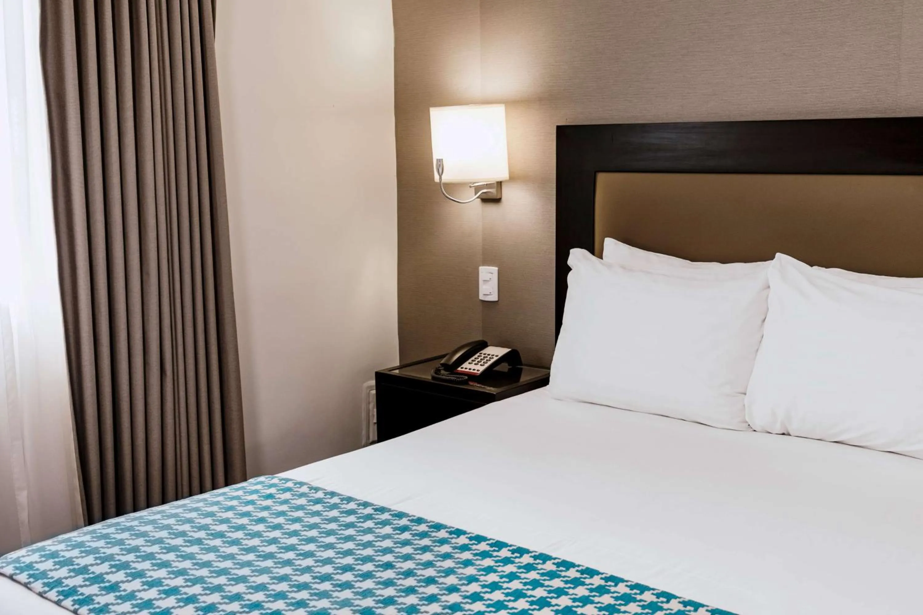 Photo of the whole room, Bed in Wyndham Costa del Sol Piura