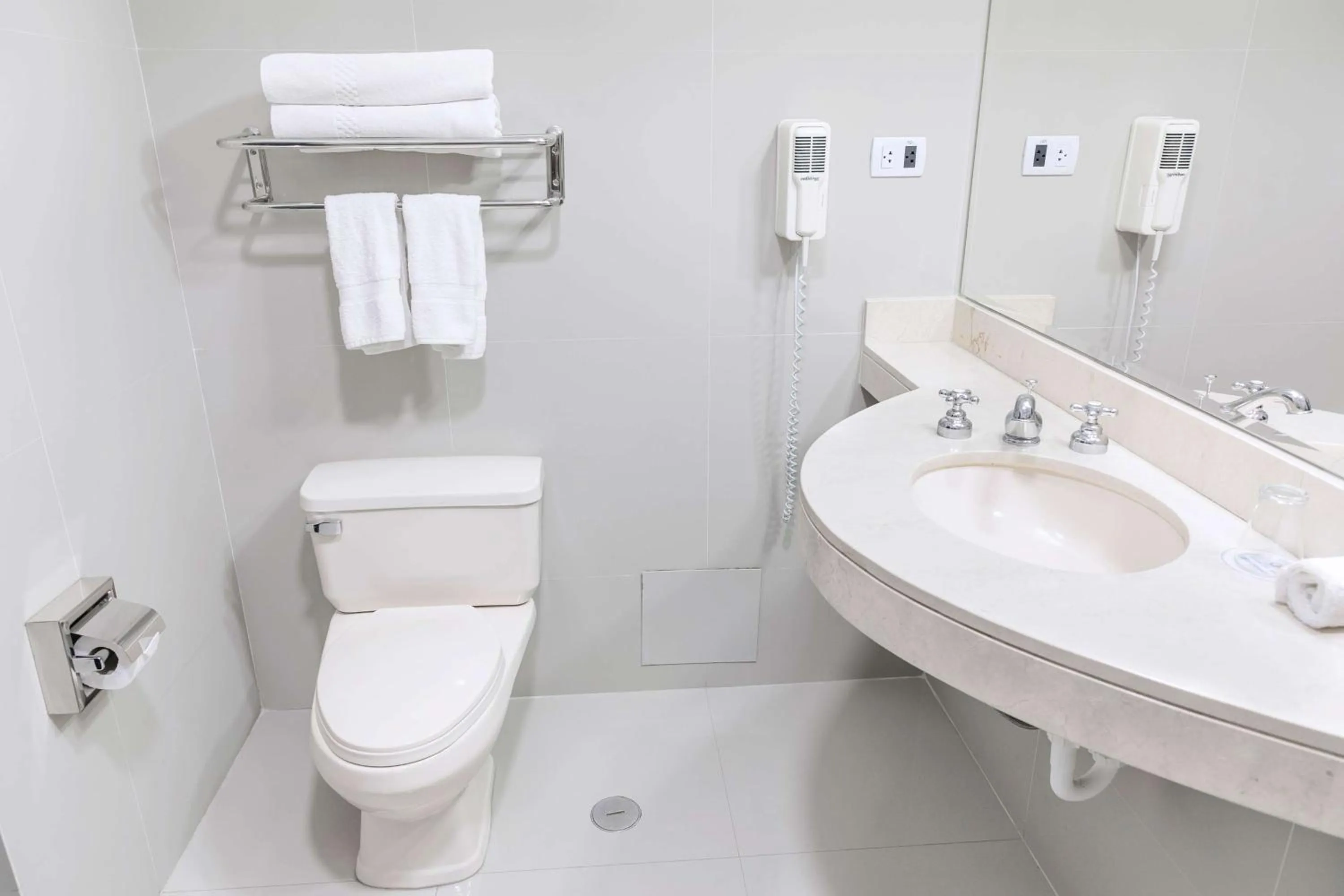 Bathroom in Wyndham Costa del Sol Piura