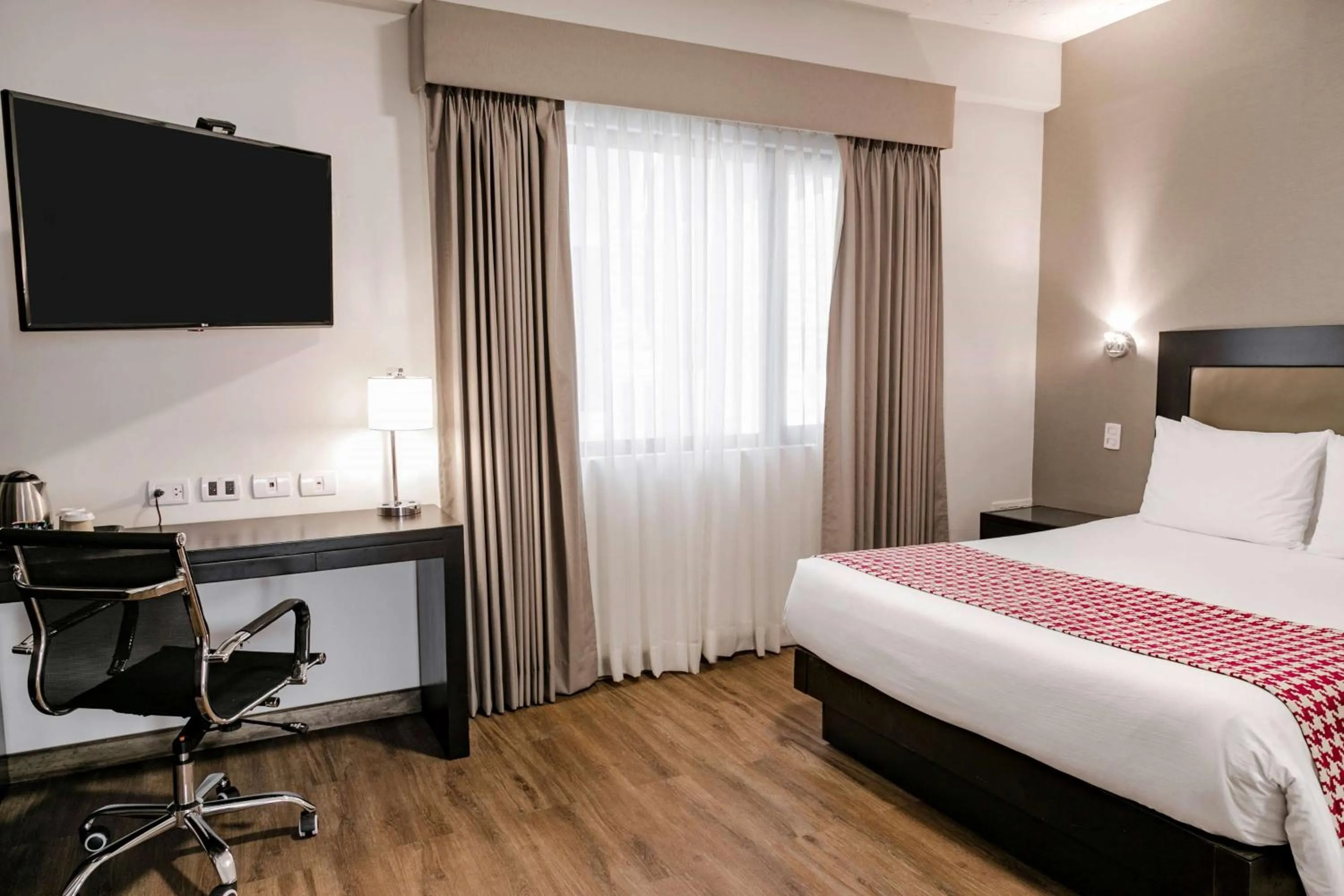 Photo of the whole room, Bed in Wyndham Costa del Sol Piura