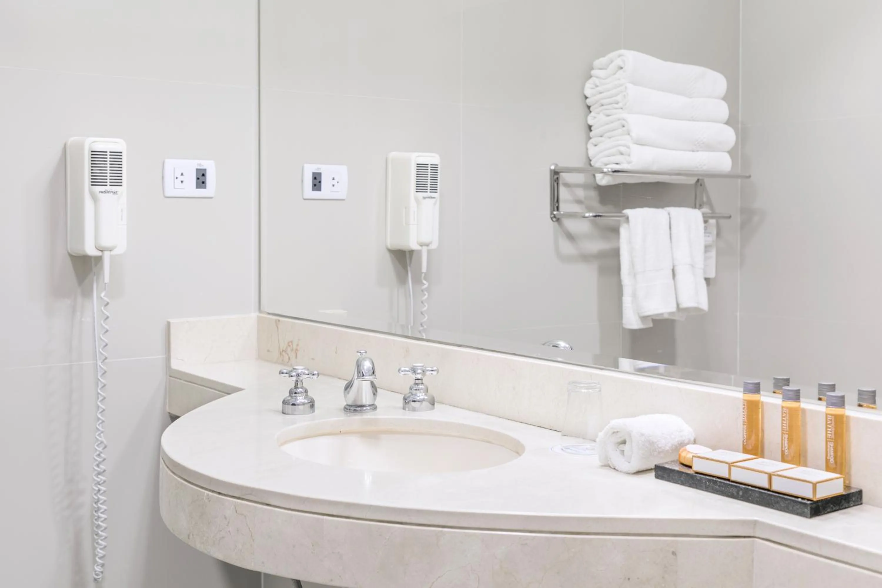 Bathroom in Wyndham Costa del Sol Piura