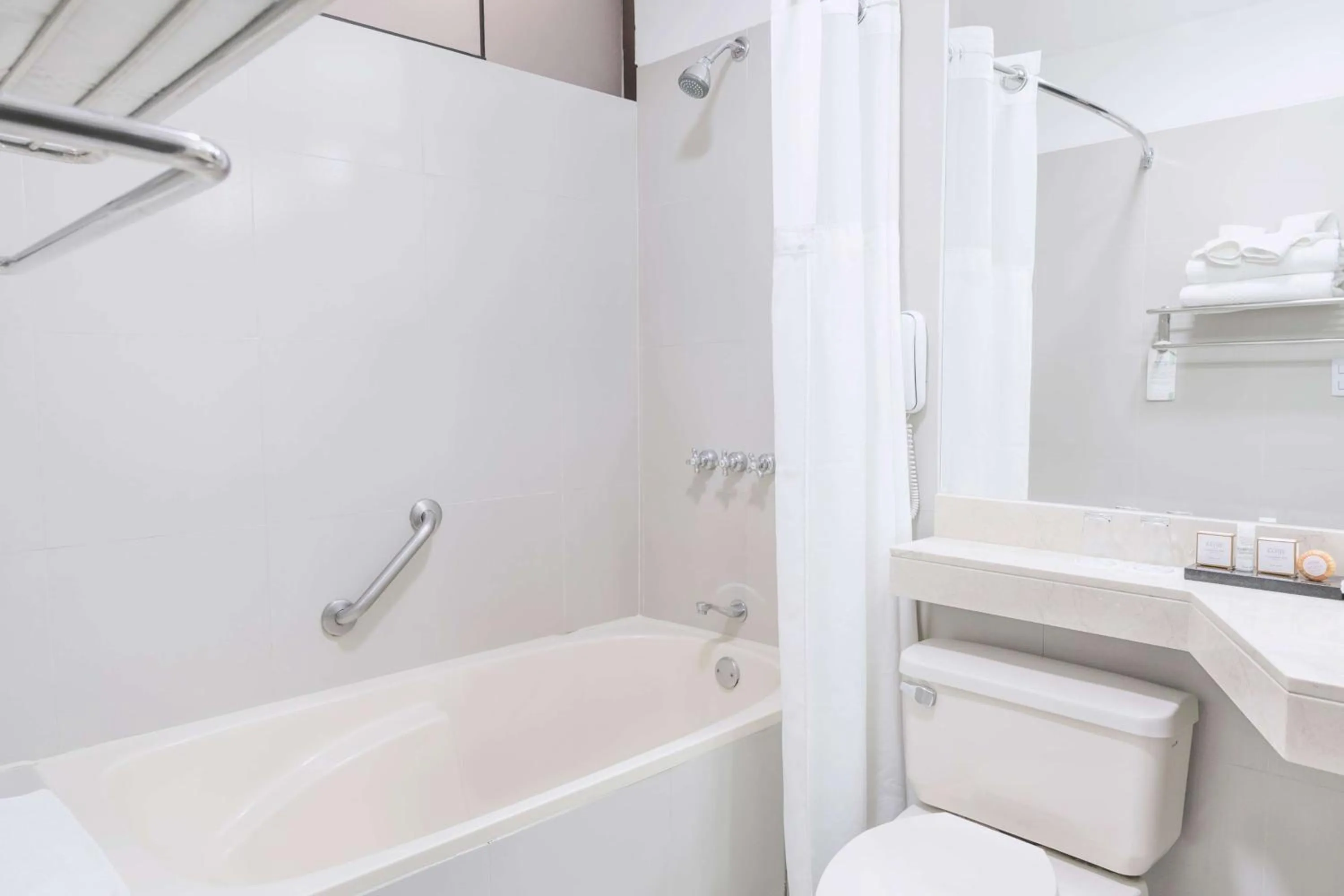 Bathroom in Wyndham Costa del Sol Piura