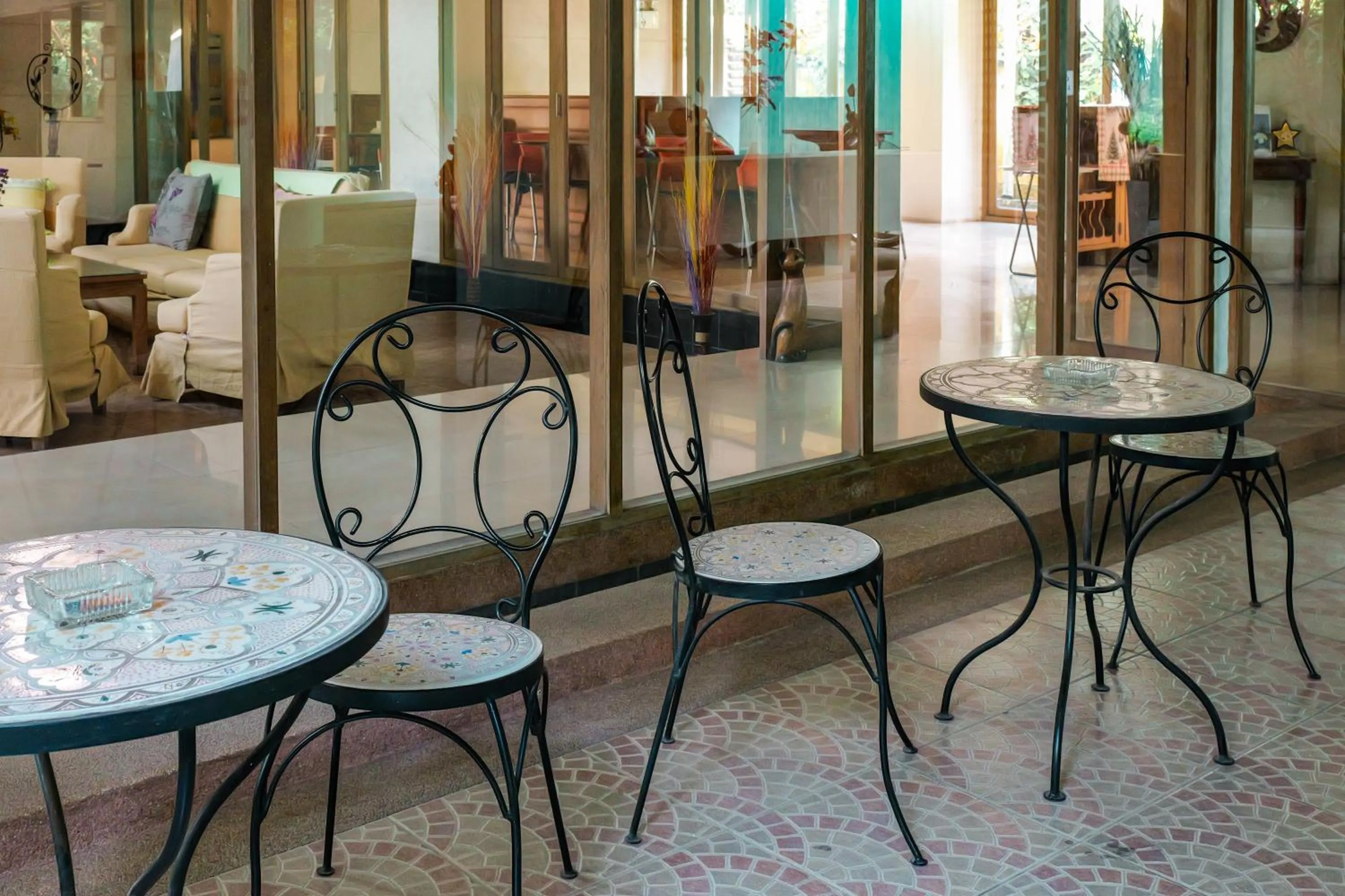 Property building in โรงแรมมูนแอนด์ซัน Moon and Sun Hotel