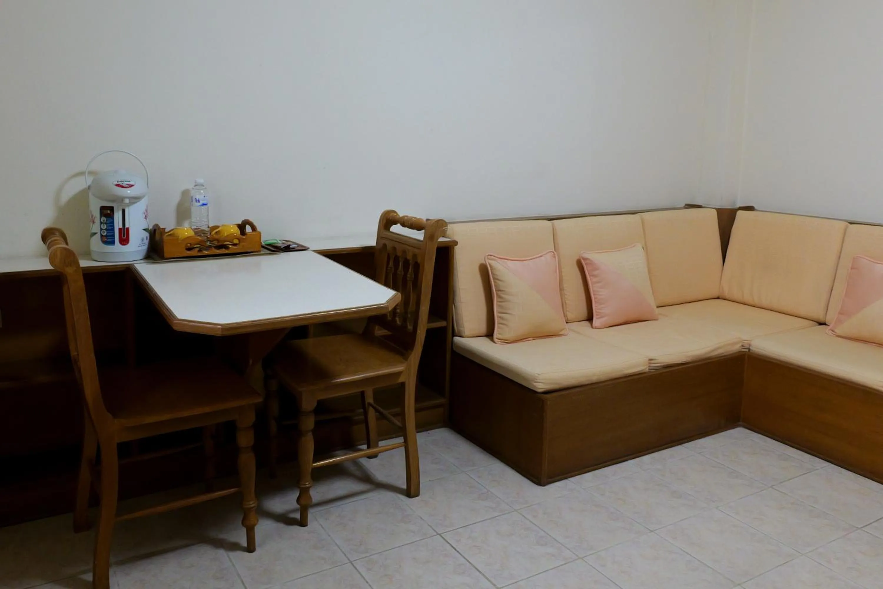 Living room in โรงแรมมูนแอนด์ซัน Moon and Sun Hotel