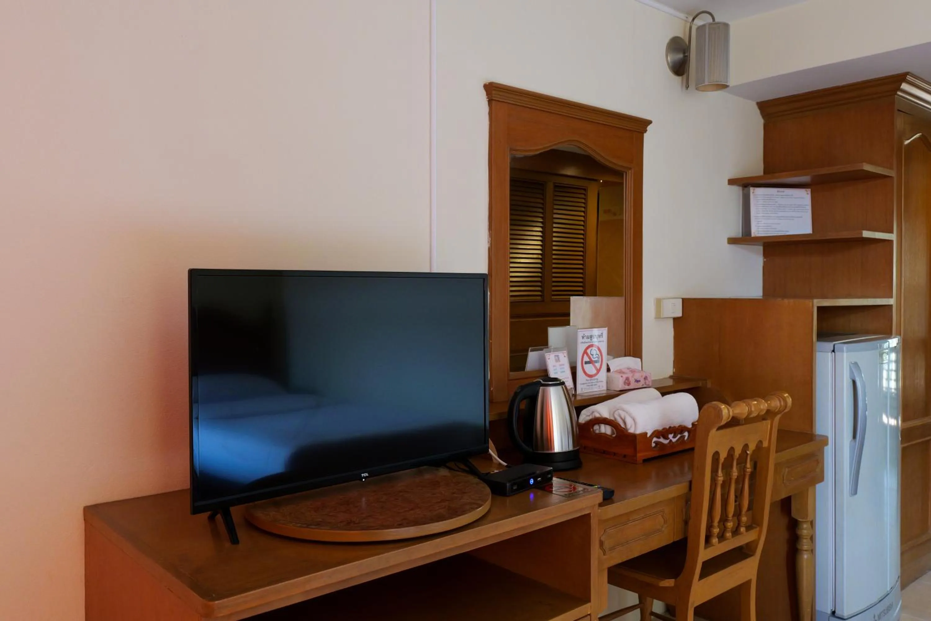 TV and multimedia in โรงแรมมูนแอนด์ซัน Moon and Sun Hotel