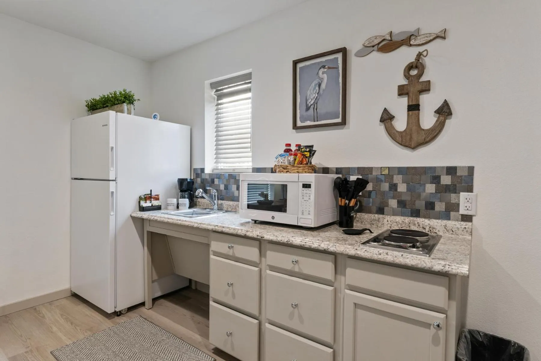 Kitchen or kitchenette in Extended Stay Gun Barrel City