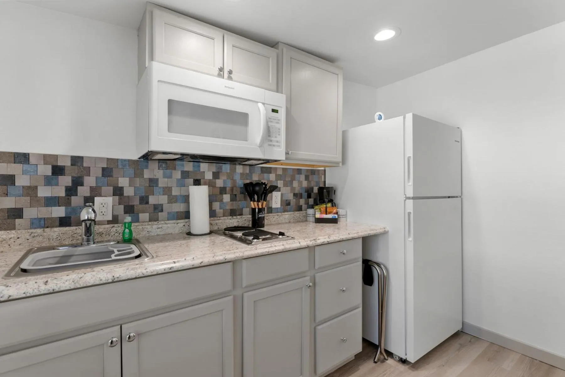 Kitchen or kitchenette in Extended Stay Gun Barrel City