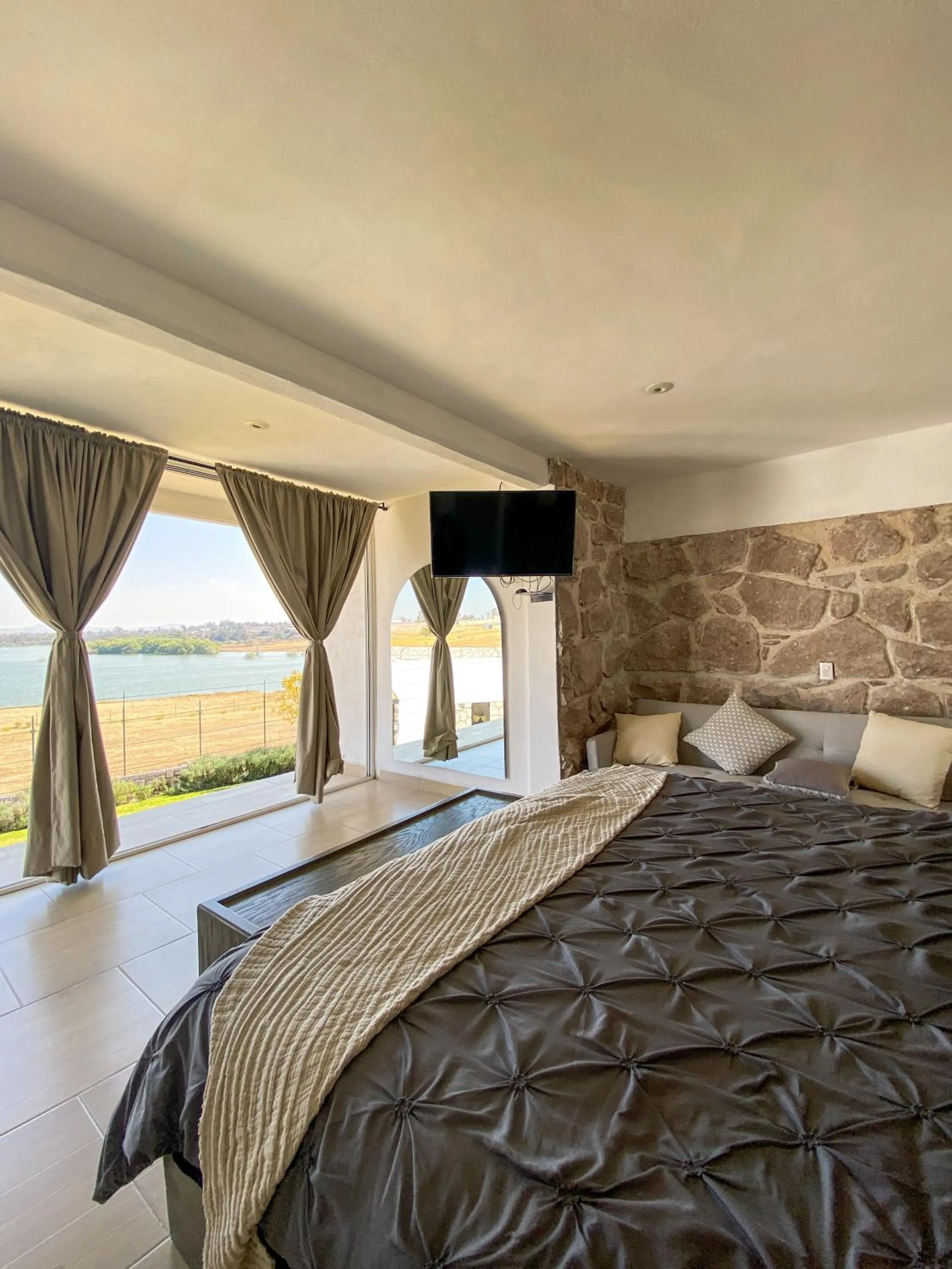 Lake view, Bed in Dos Aguas Hotel Boutique