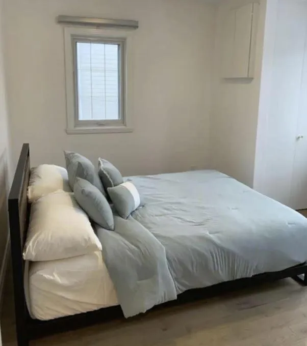 Bed in Free Parking, Beautiful 4 1/2-2 BR apartment