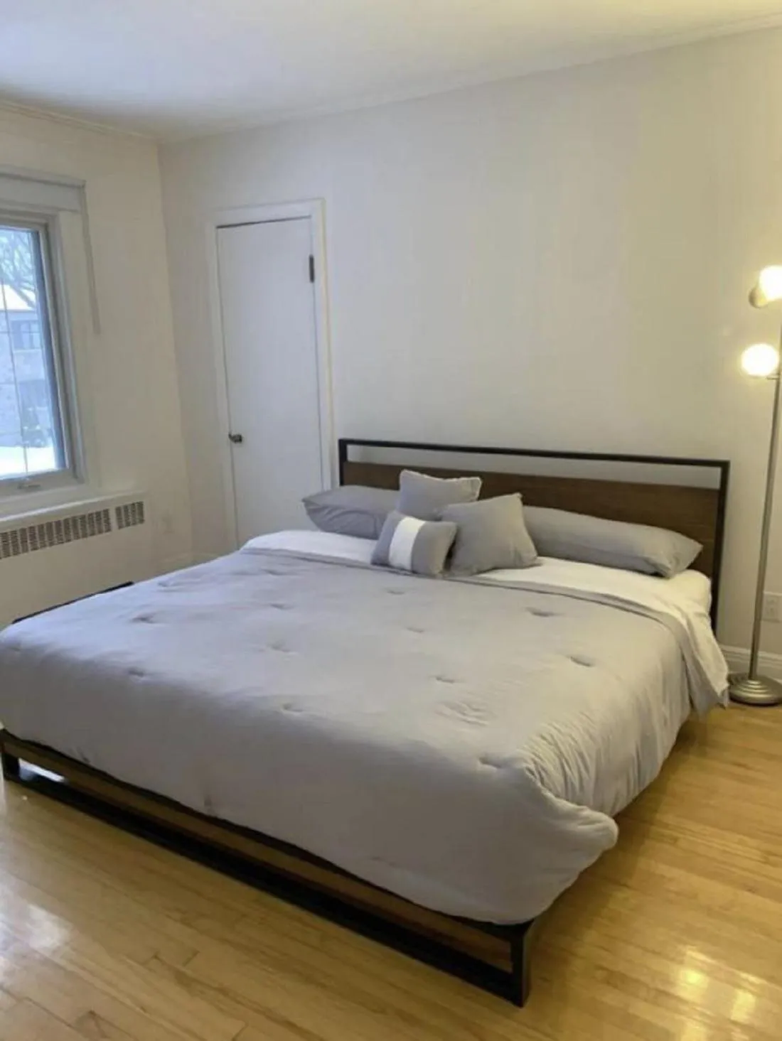 Bed in Free Parking, Beautiful 4 1/2-2 BR apartment