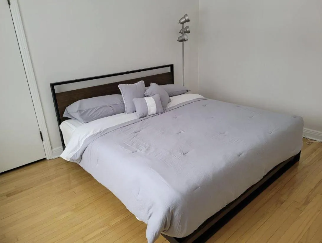 Bed in Free Parking, Beautiful 4 1/2-2 BR apartment