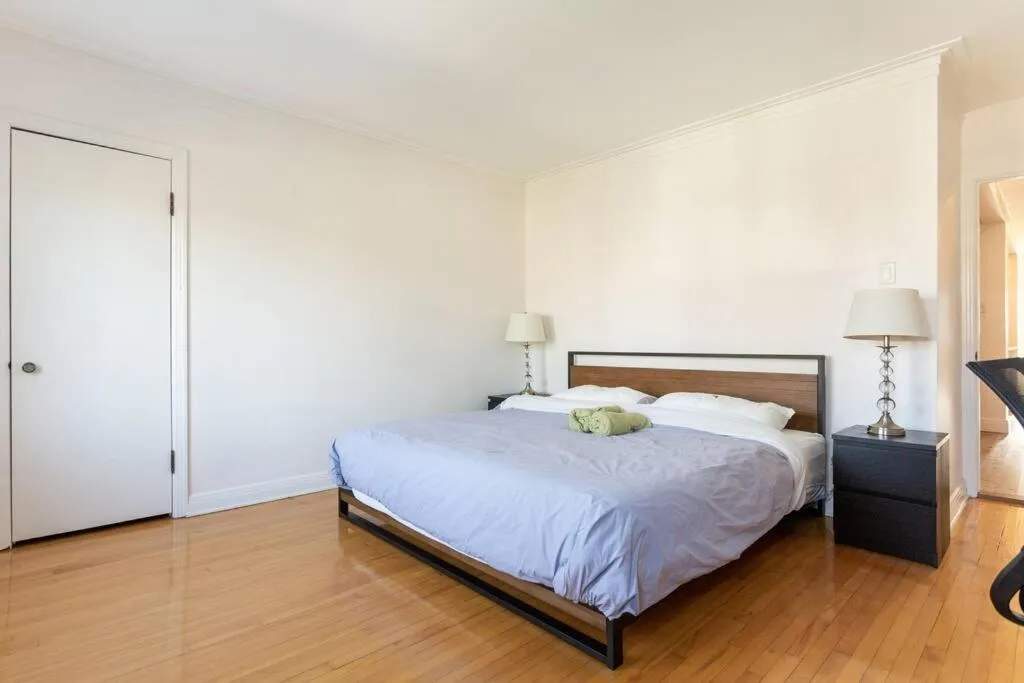 Bed in Free Parking, Beautiful 4 1/2-2 BR apartment