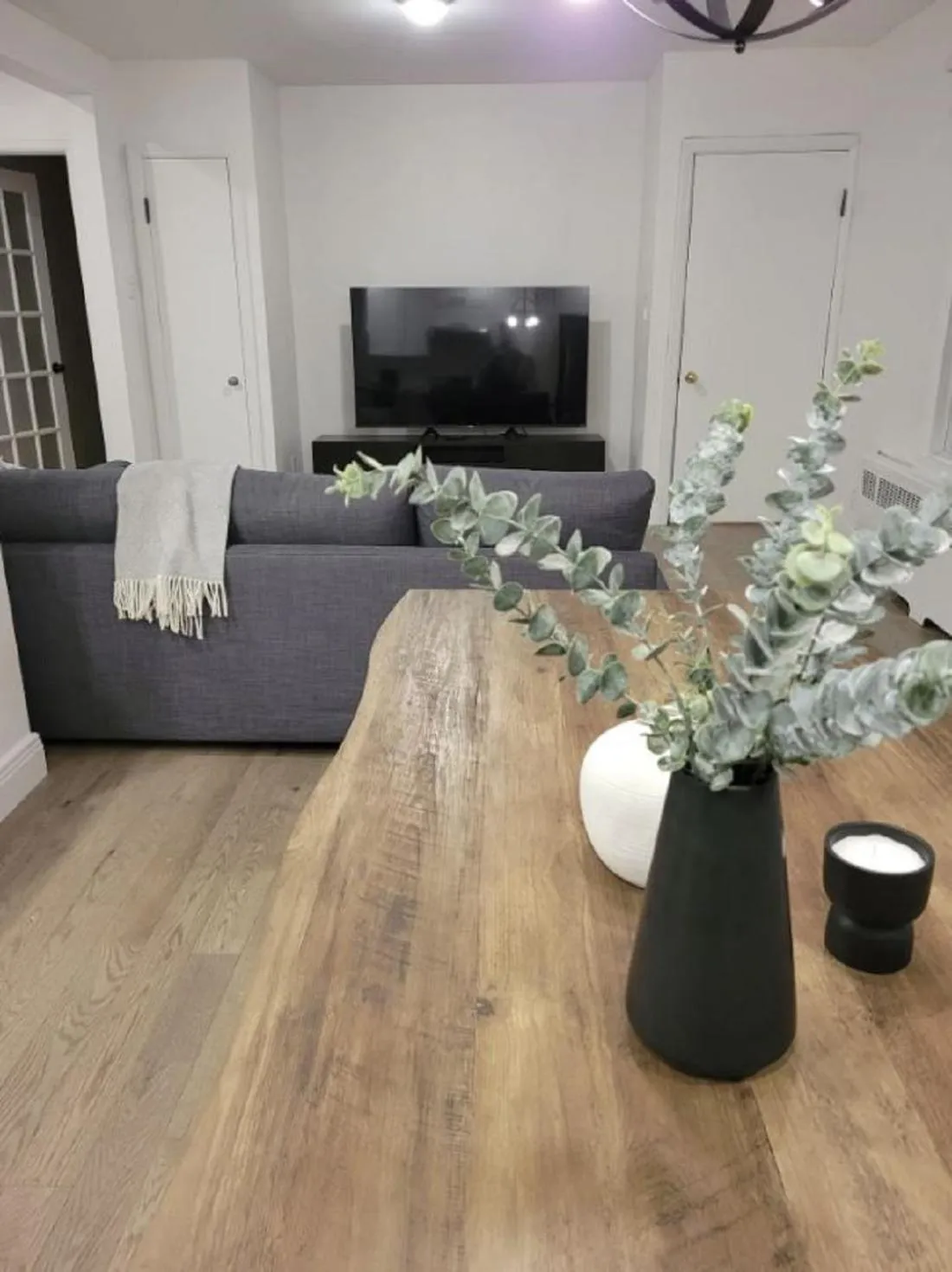 Free Parking, Beautiful 4 1/2-2 BR apartment