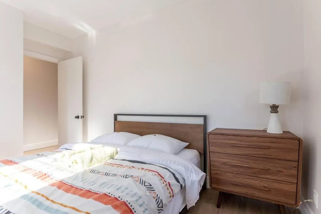Bedroom, Bed in Free Parking, Beautiful 4 1/2-2 BR apartment