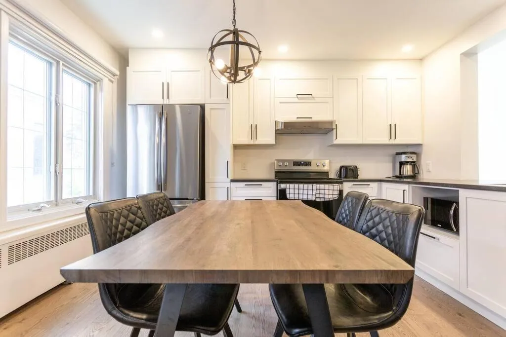 Kitchen or kitchenette in Free Parking, Beautiful 4 1/2-2 BR apartment