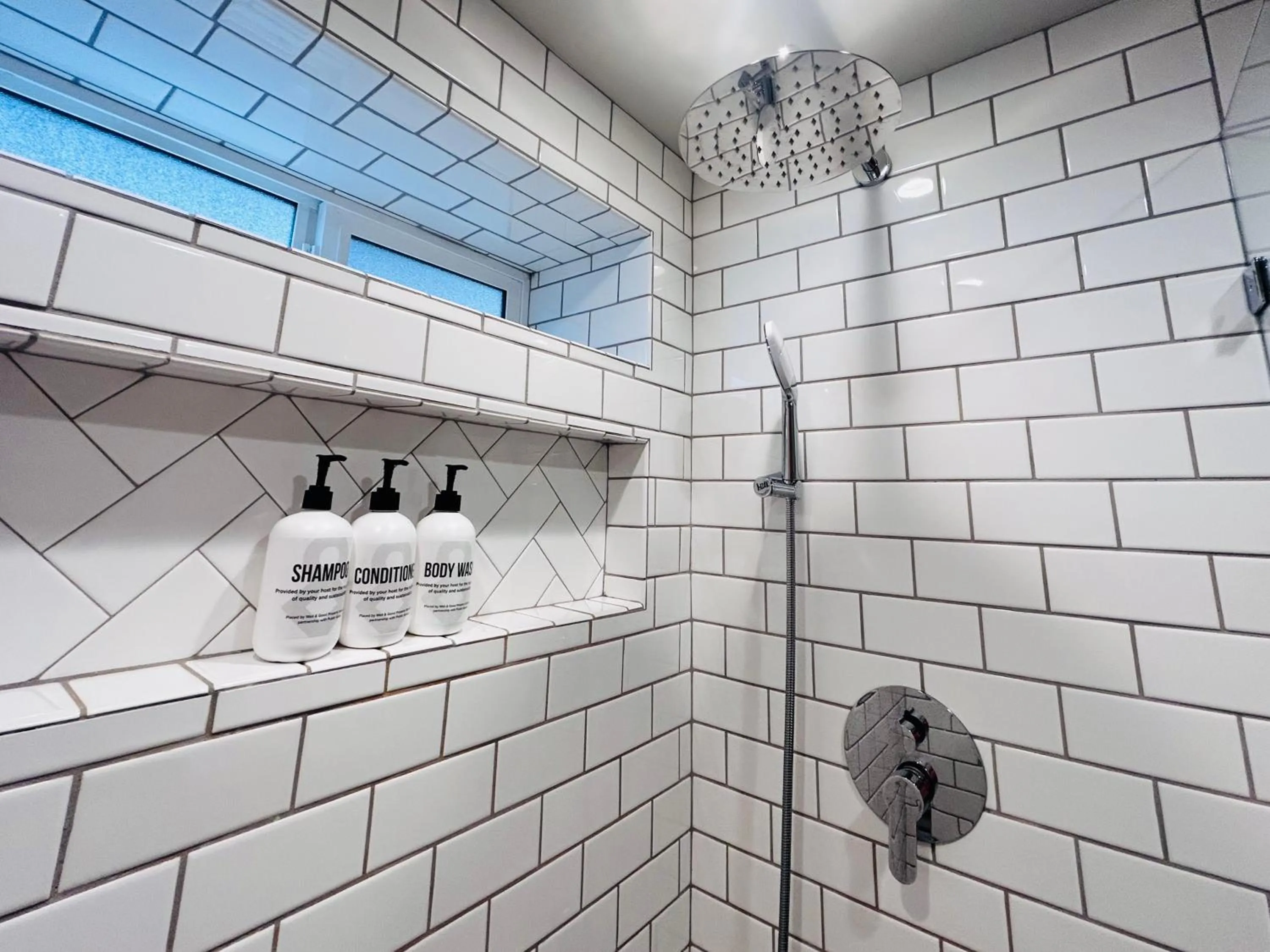 Other in Celebration Chalet! Quant, cozy, a few blocks from BSU and close to downtown Boise, Fireplace, 4 beds, and seating for 6 Pets Welcome!