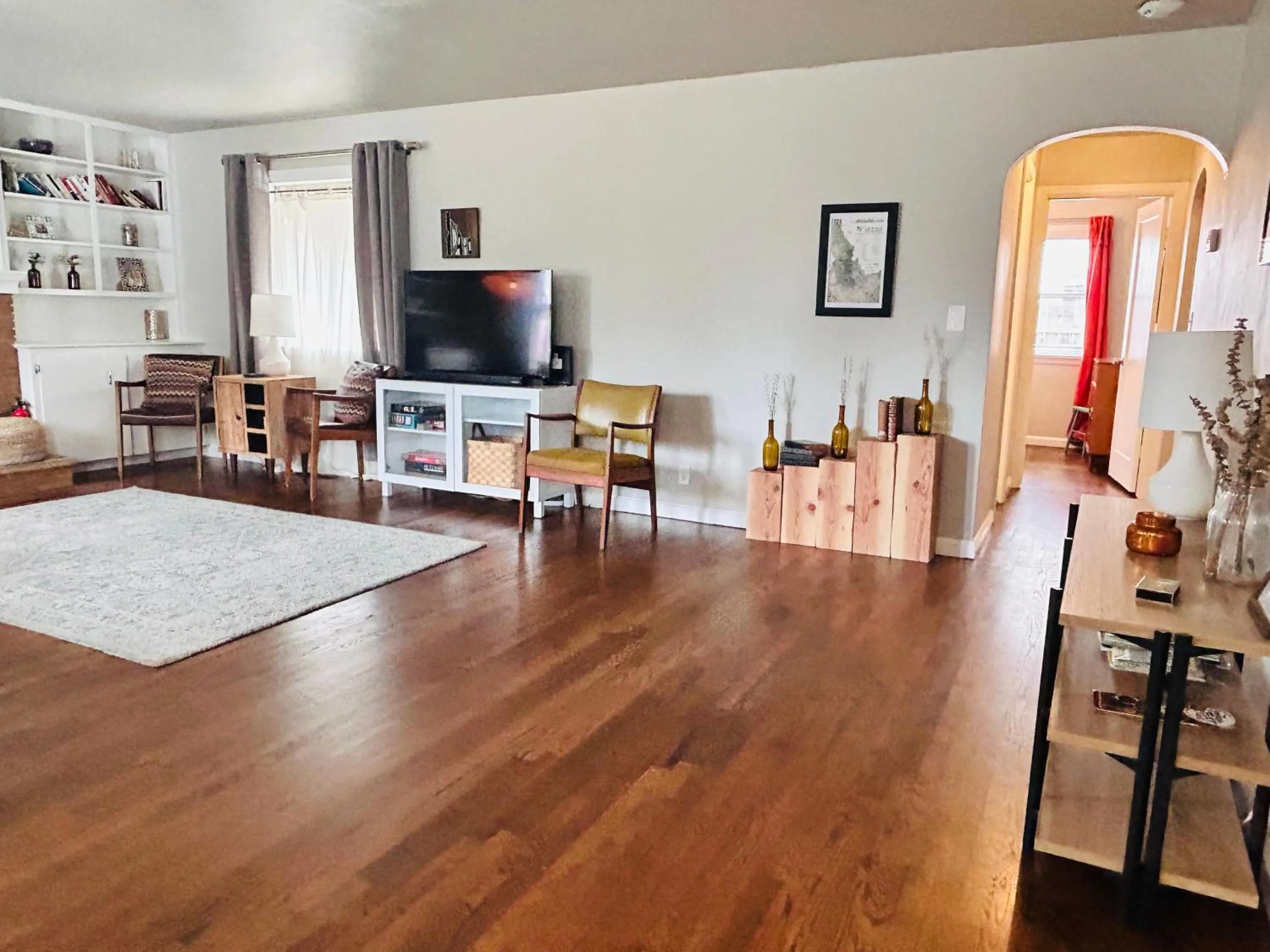Other in Celebration Chalet! Quant, cozy, a few blocks from BSU and close to downtown Boise, Fireplace, 4 beds, and seating for 6 Pets Welcome!