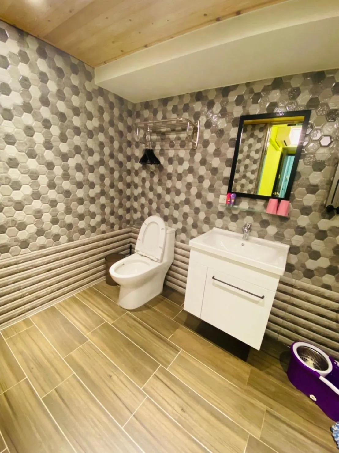 Toilet in Have Fun Hotel