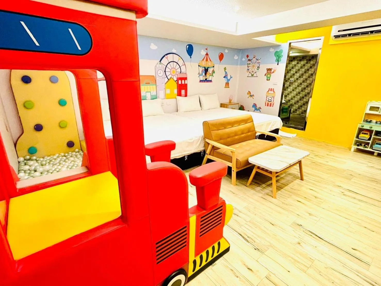 Children play ground, Bed in Have Fun Hotel