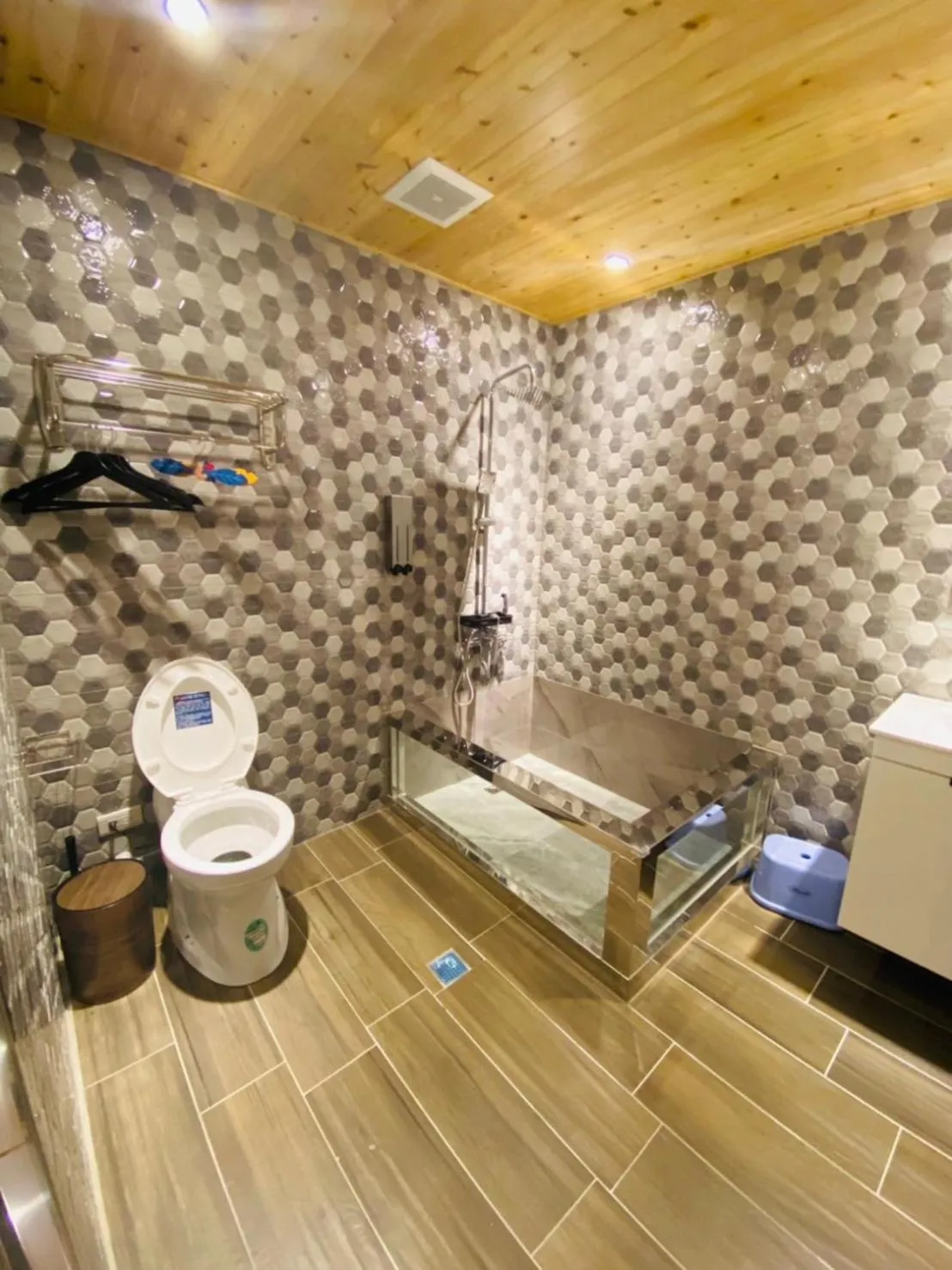 Toilet in Have Fun Hotel