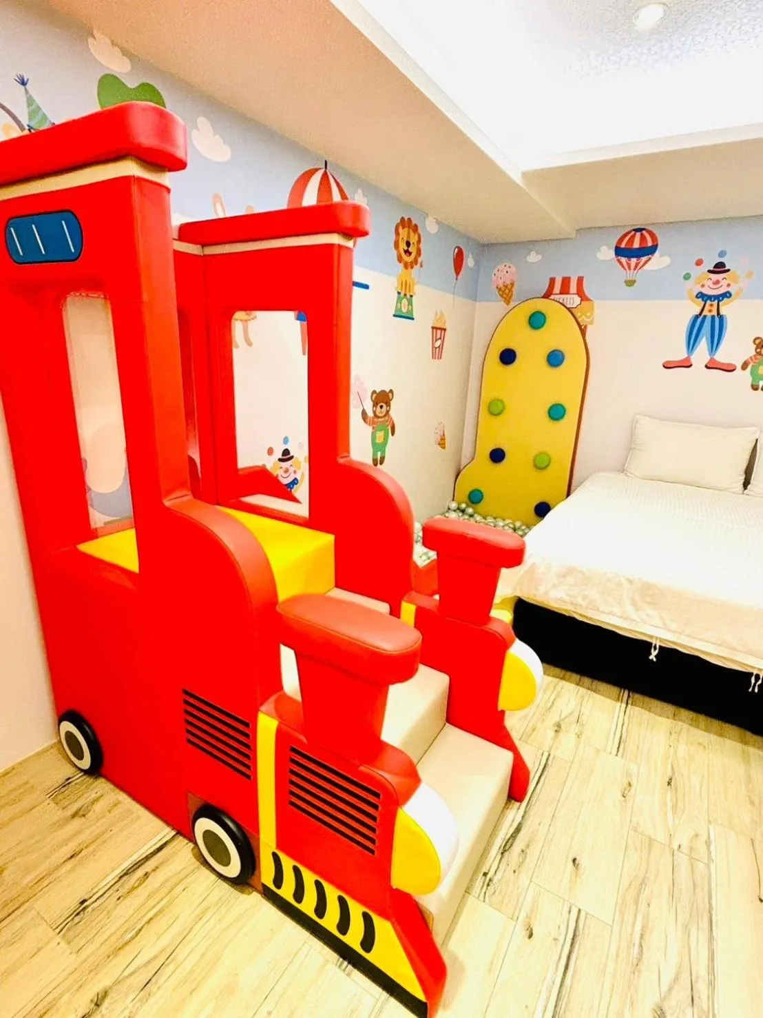 Children play ground, Bed in Have Fun Hotel