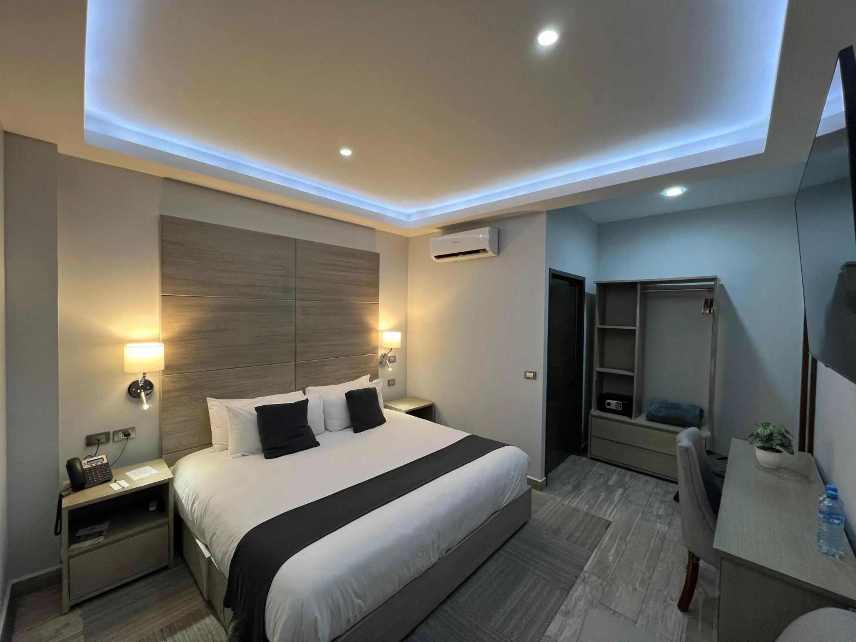 Photo of the whole room, Bed in Hotel GRALTA