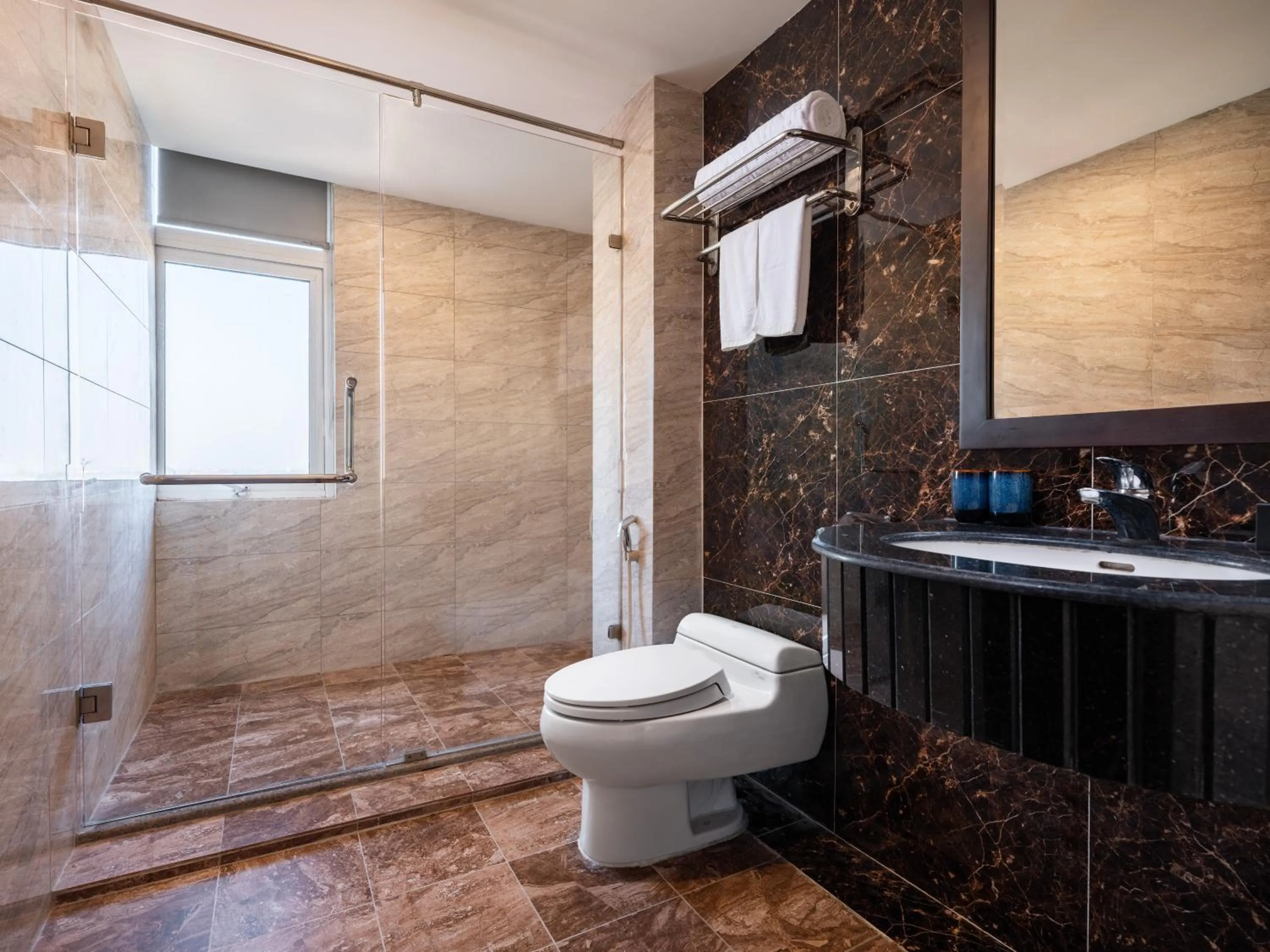 Bathroom in Minasi Premium Hotel