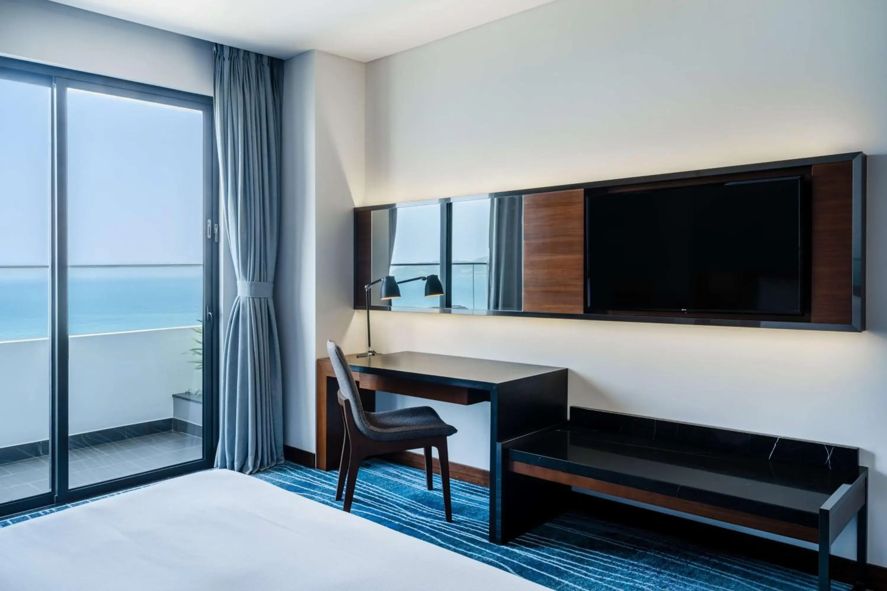 King Room - Mobility Accessible in Hilton Garden Inn Da Nang King Room - Mobility Accessible in Hilton Garden Inn Da Nang