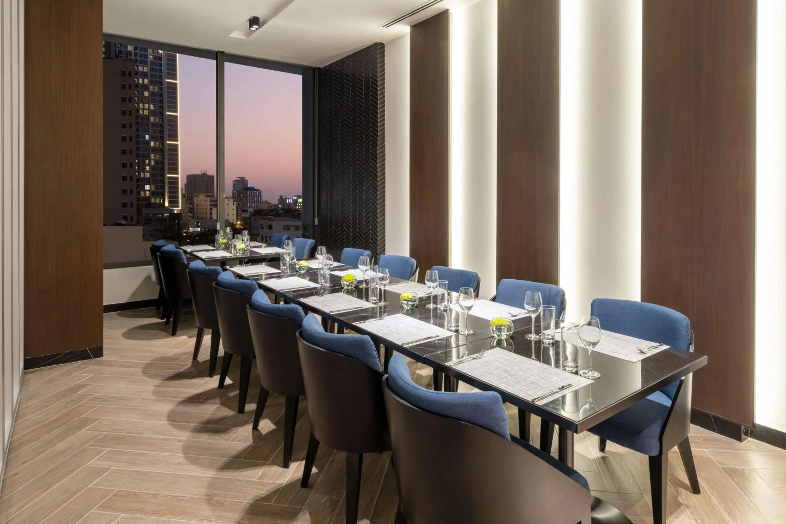 Dining area in Hilton Garden Inn Da Nang