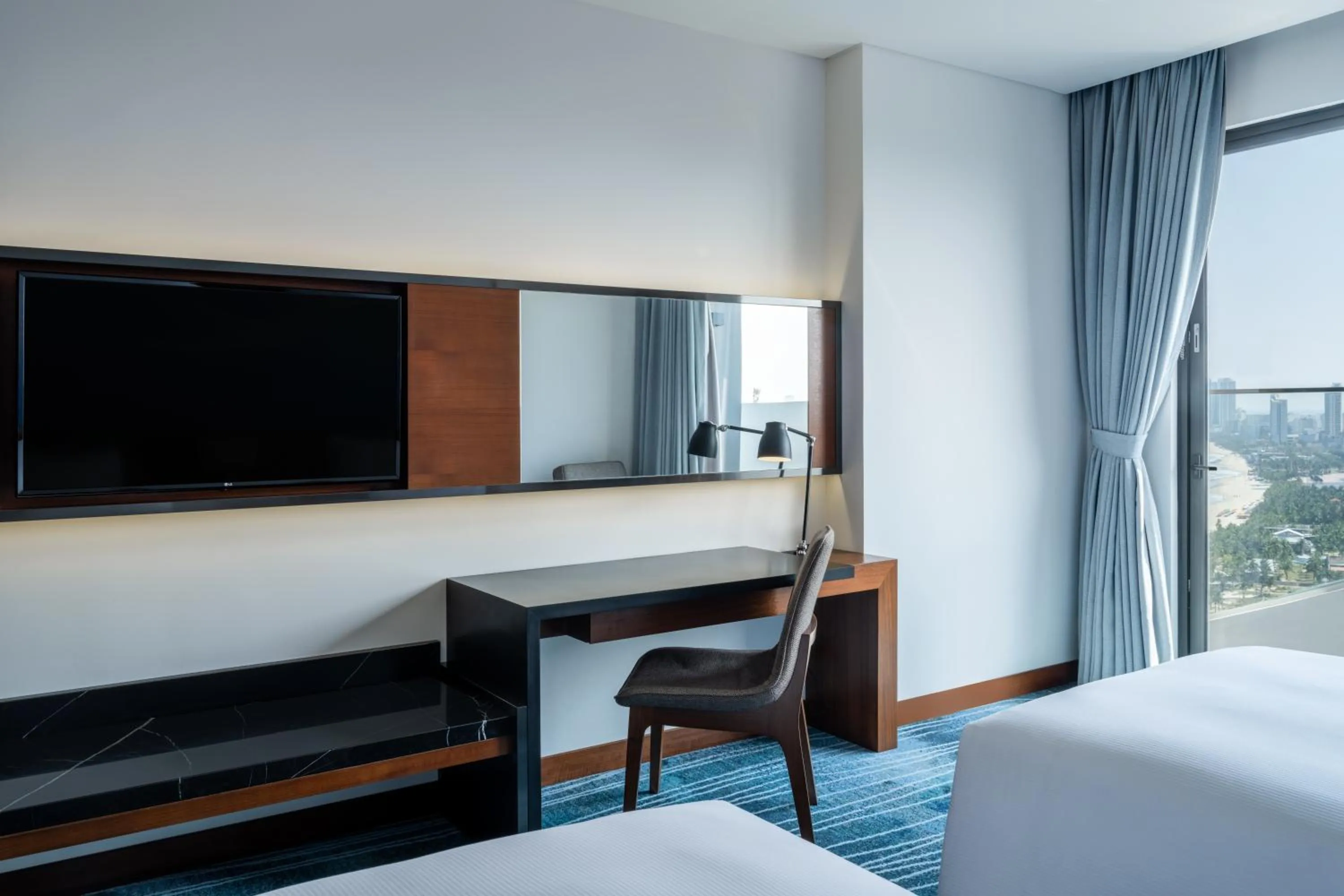 hair dresser, Bed in Hilton Garden Inn Da Nang