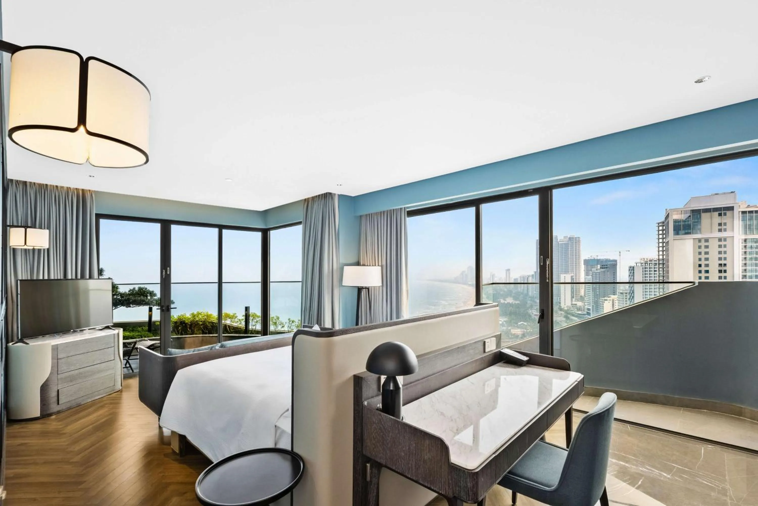 Bedroom, Bed in Hilton Garden Inn Da Nang