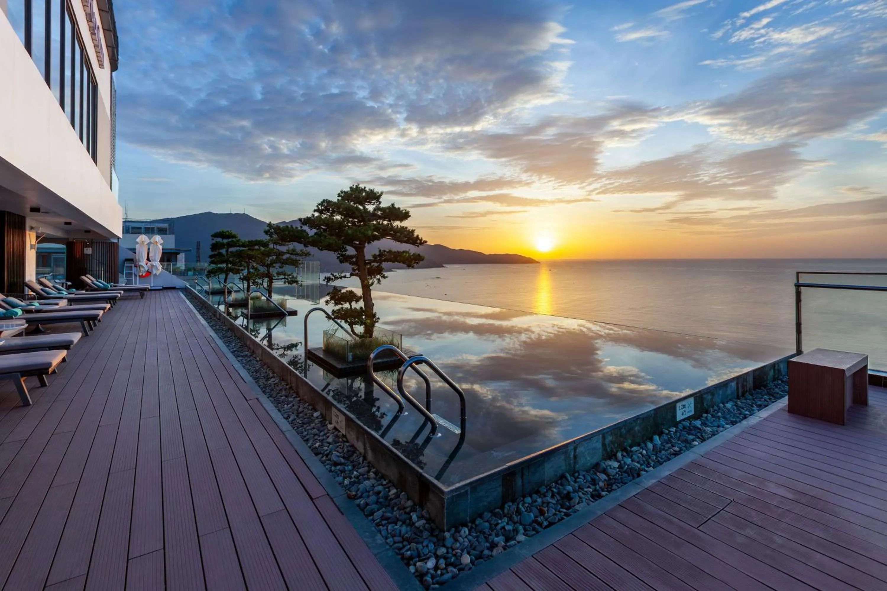Pool view in Hilton Garden Inn Da Nang