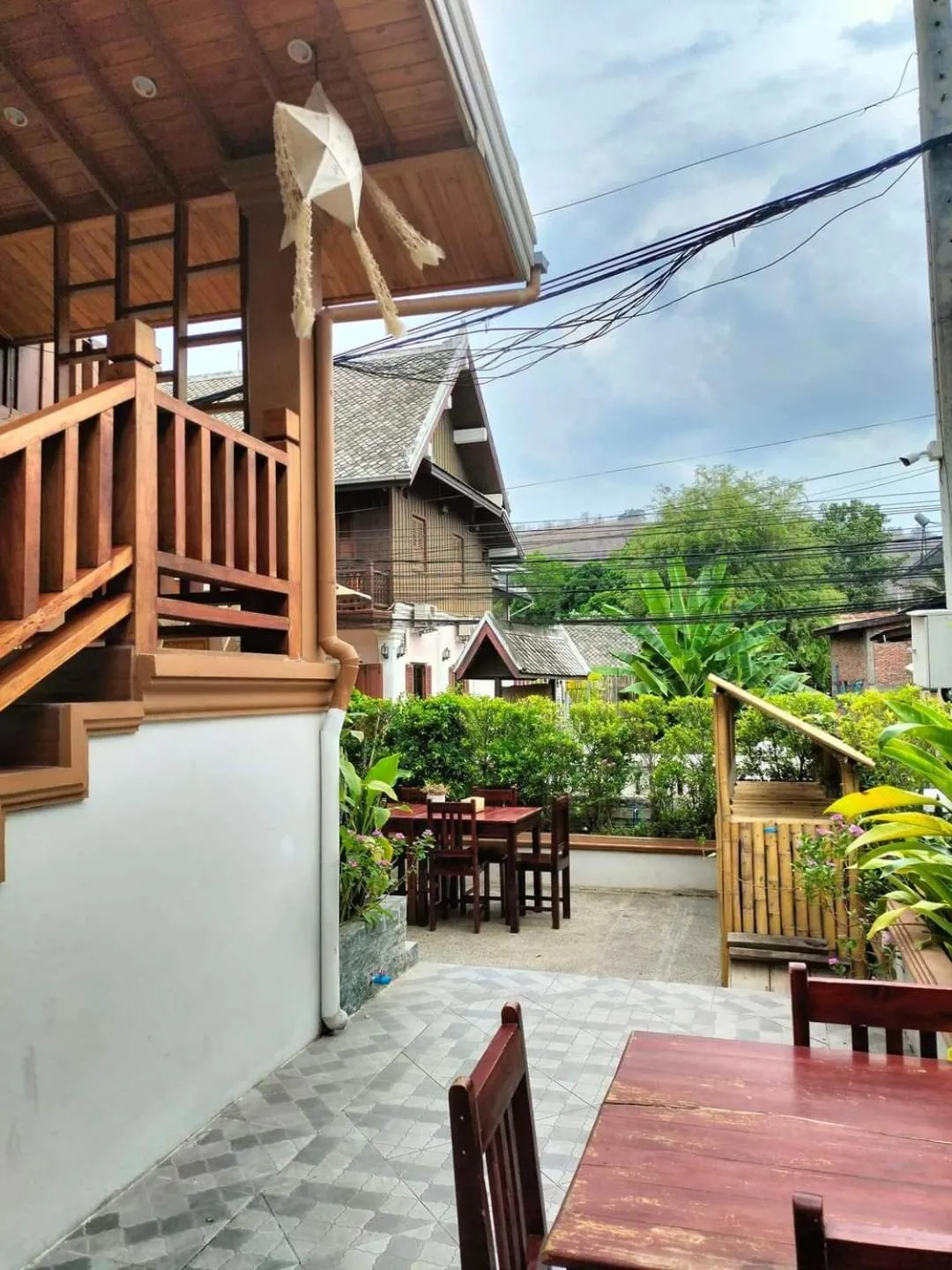 Restaurant/places to eat in Villa Wanika