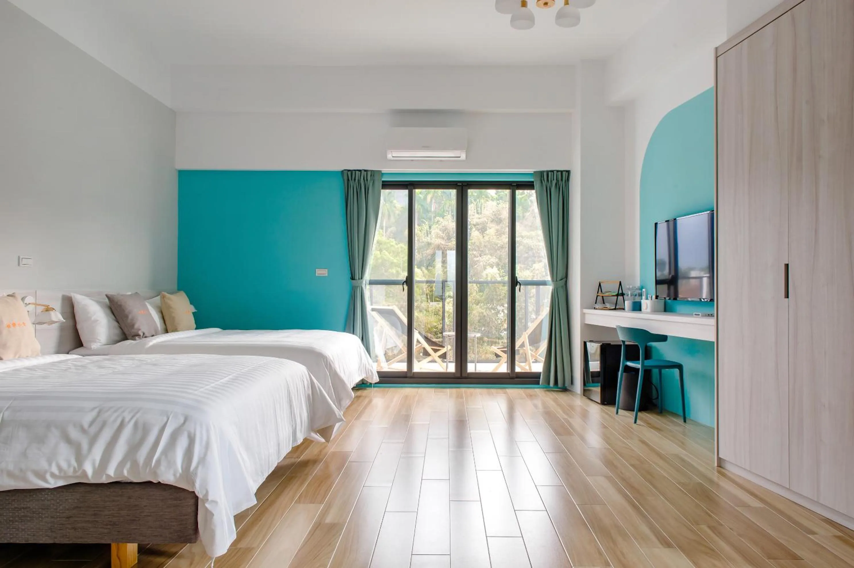 Bedroom, Bed in Water House