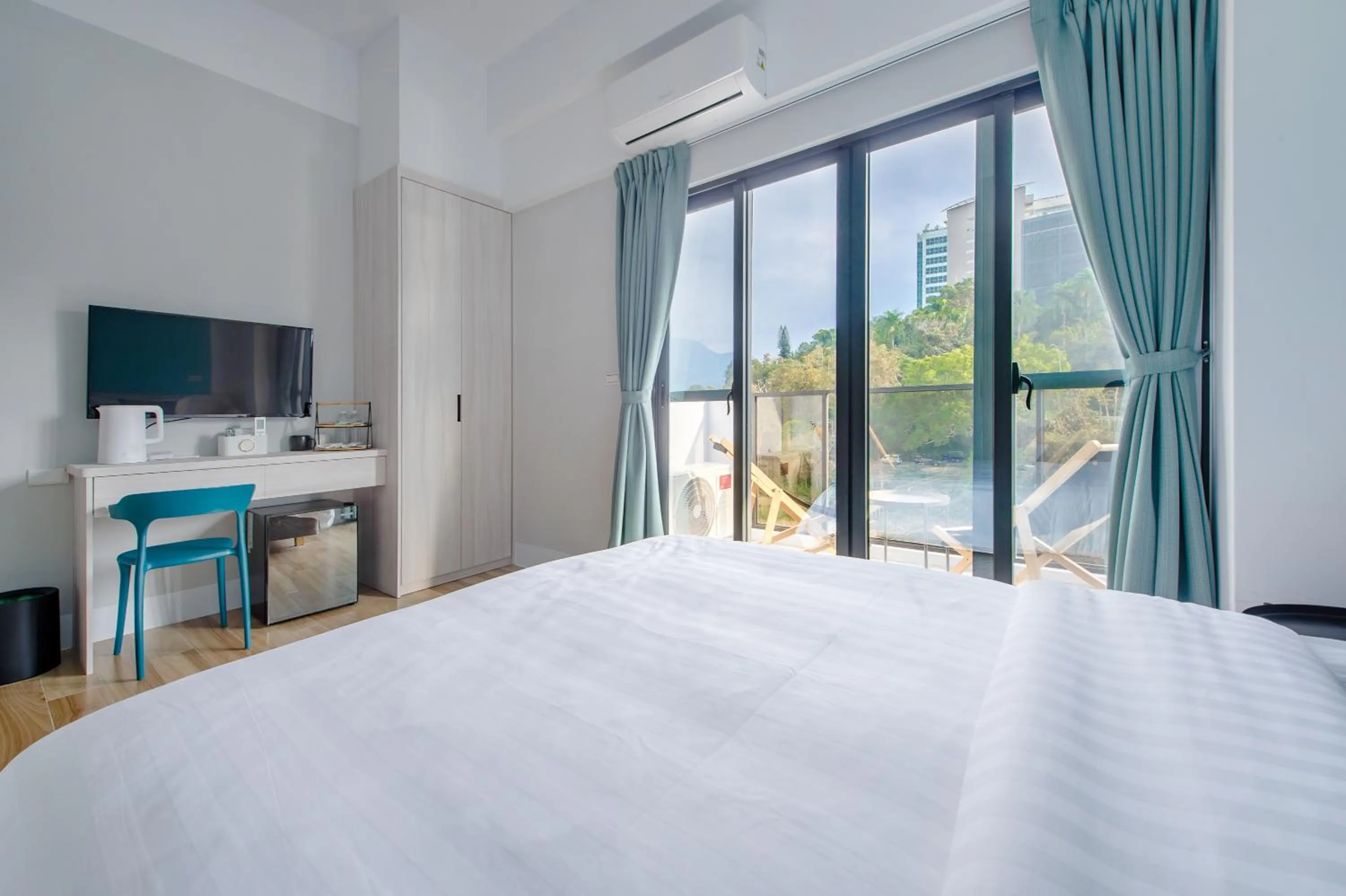 Bedroom, Bed in Water House