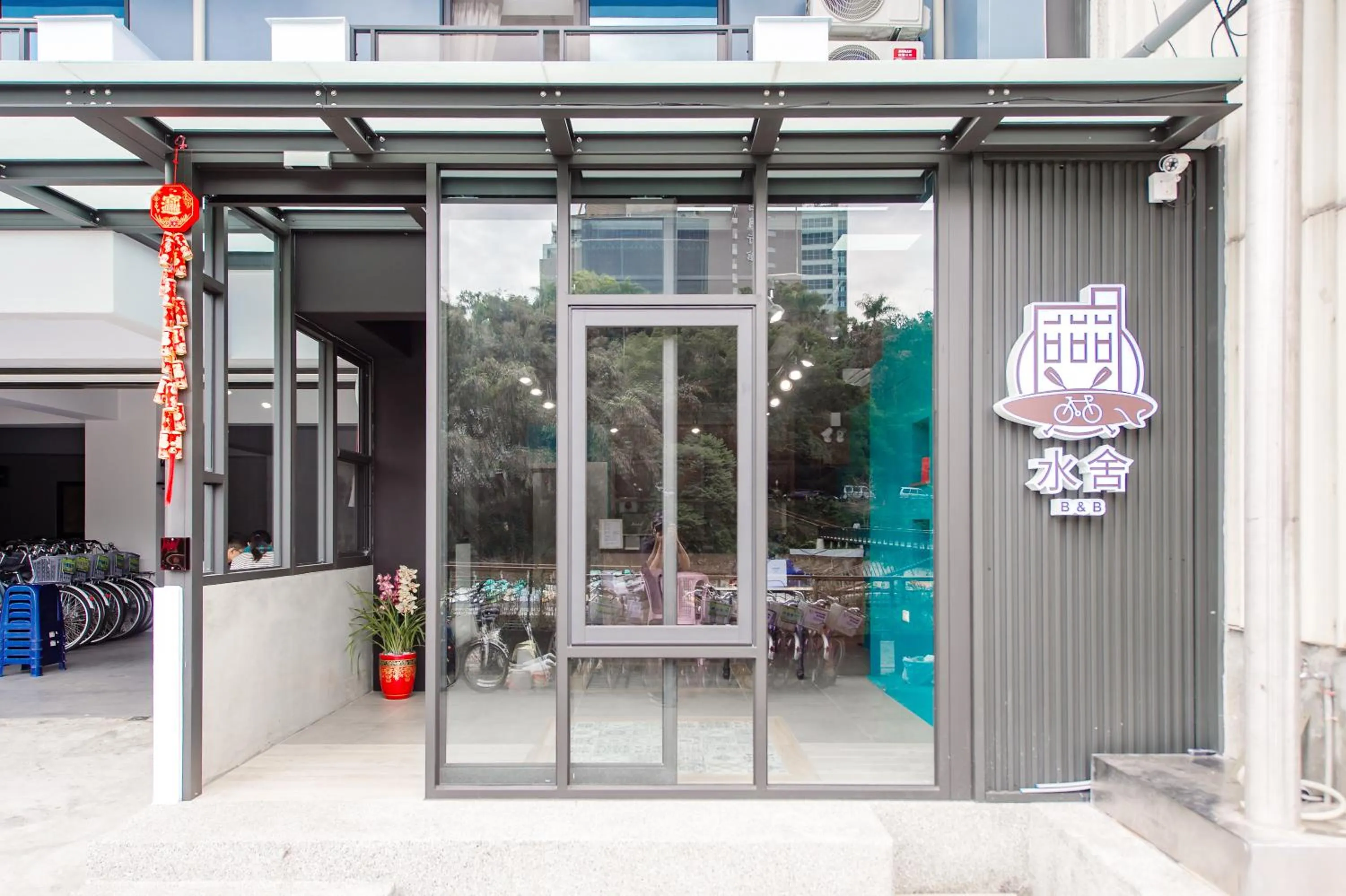 Facade/entrance in Water House