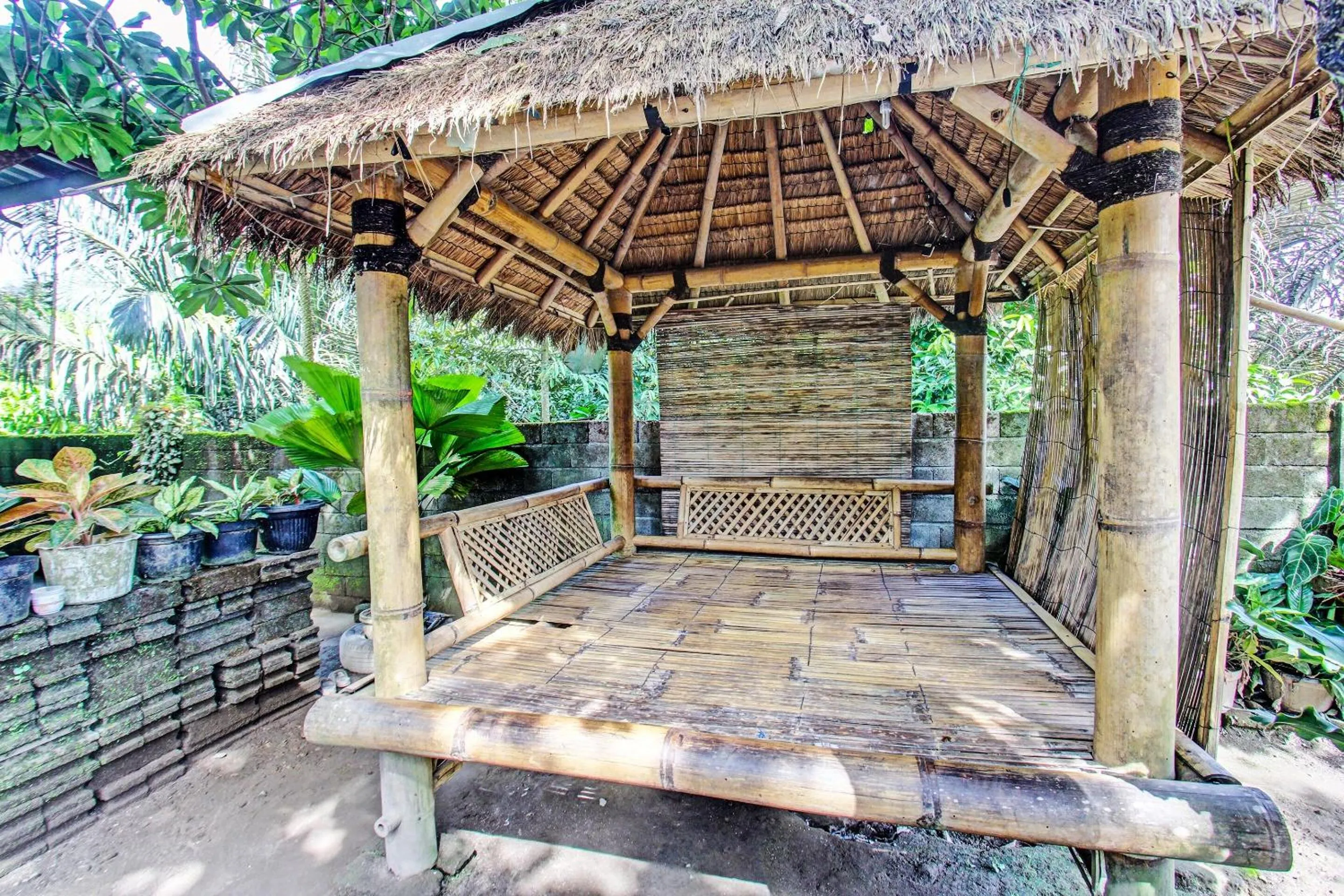 Lobby or reception in Hotel O Ashooy HomestayNearWisata Desa sedau