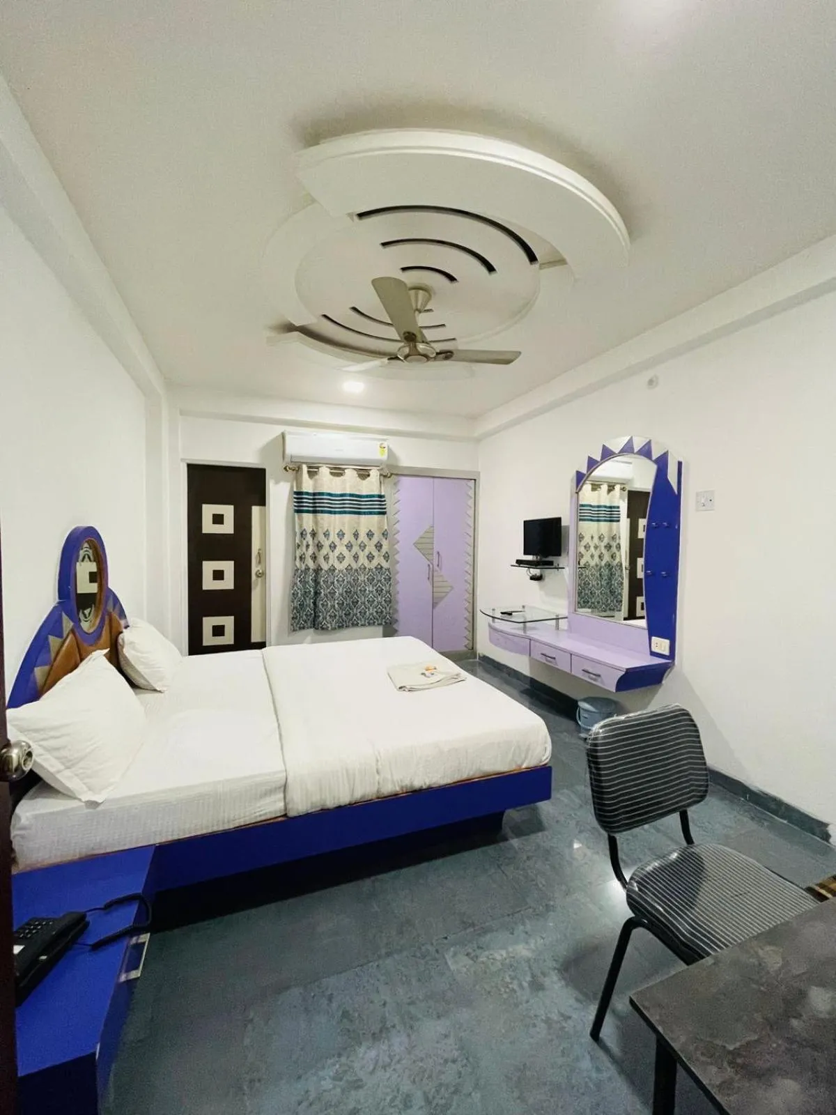 Bedroom in Hotel Holiday Pride