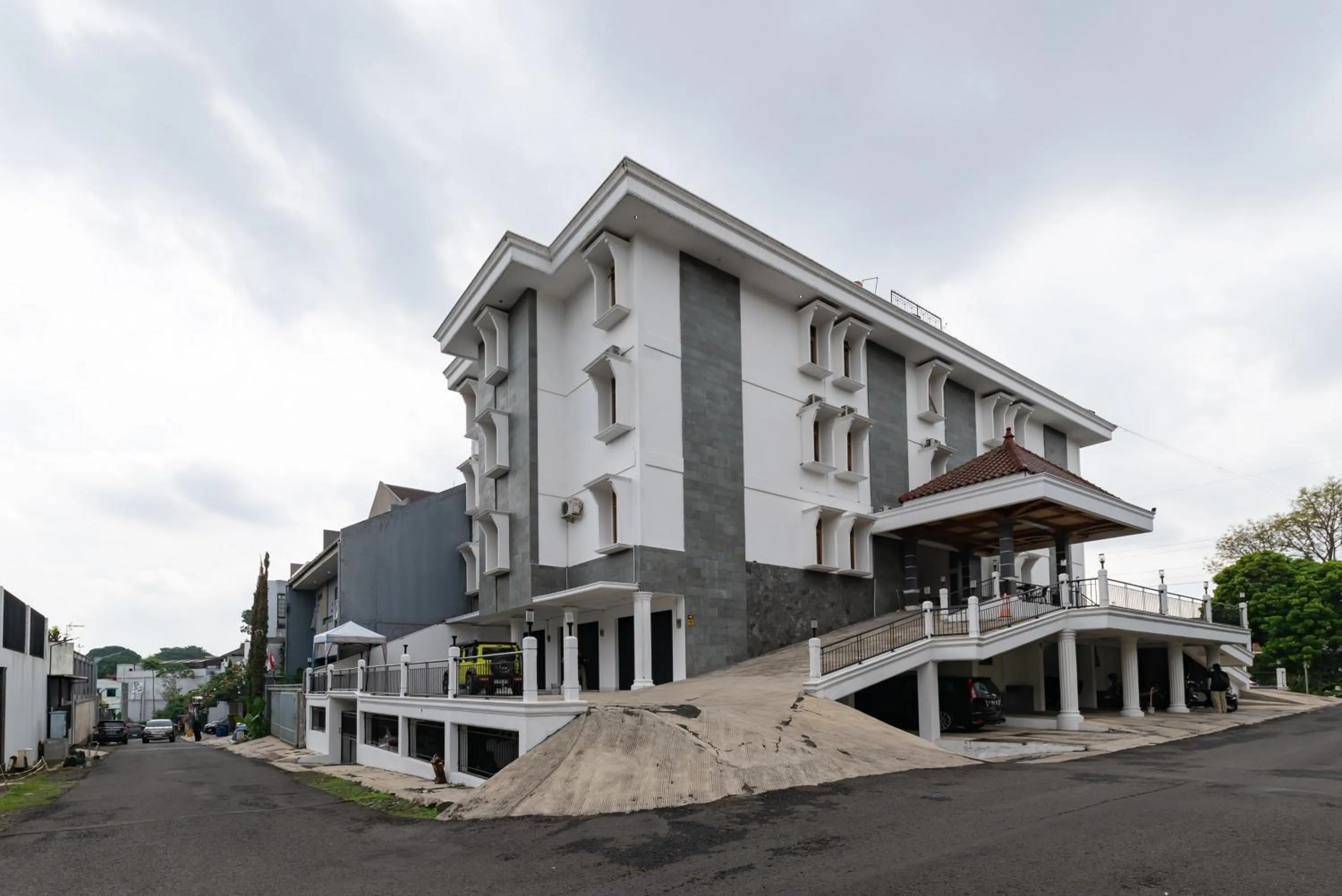 Facade/entrance in RedDoorz Plus near Universitas Maranatha Bandung 2