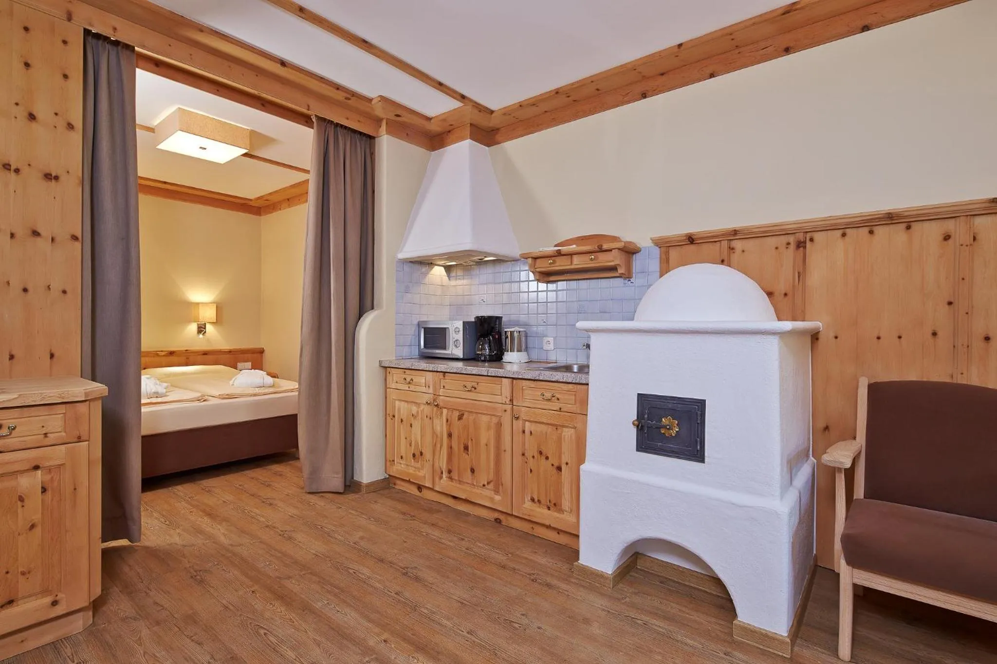 Living room, Bed in Das Hopfgarten Aparthotel