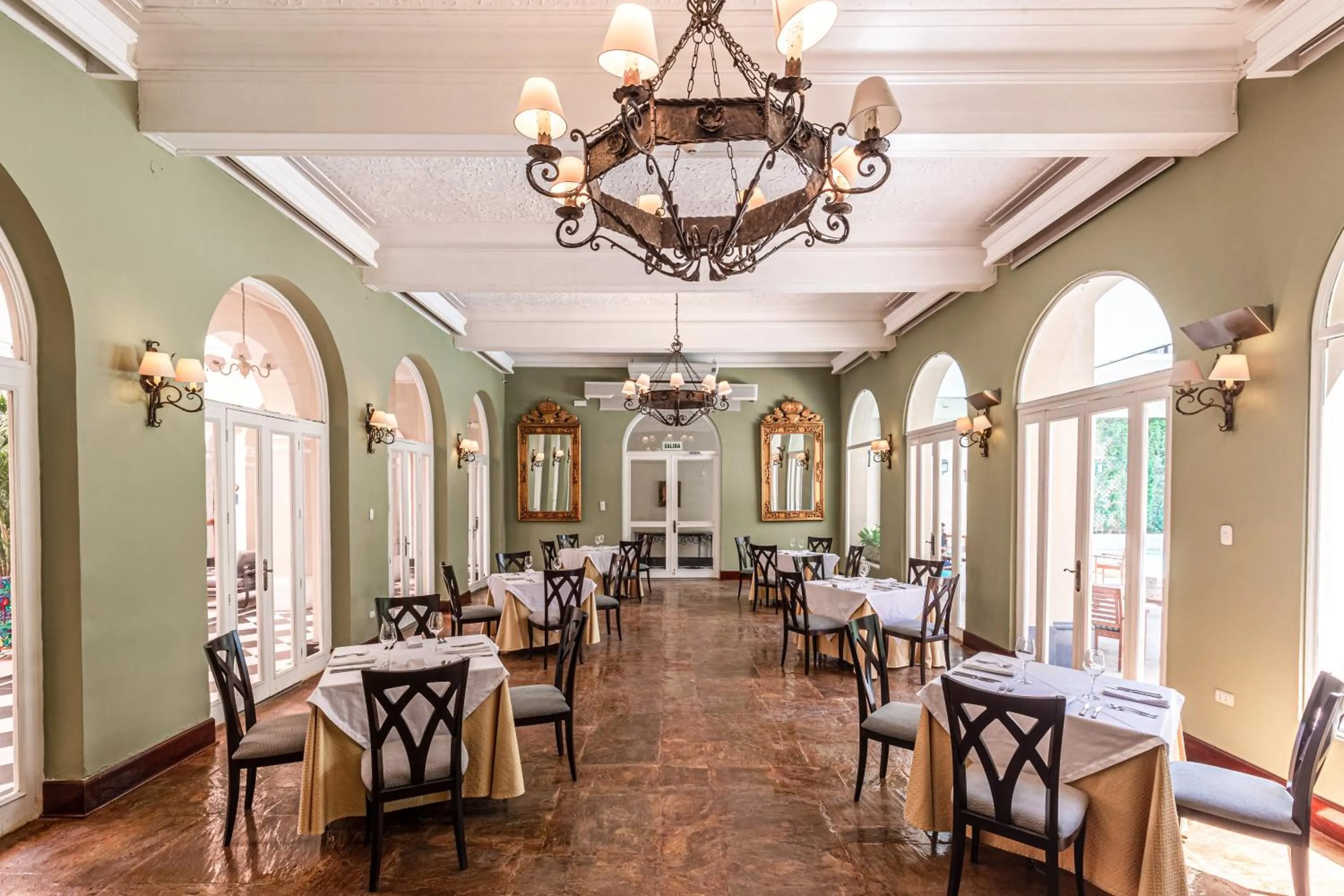 Restaurant/places to eat in LP Los Portales Hotel Piura