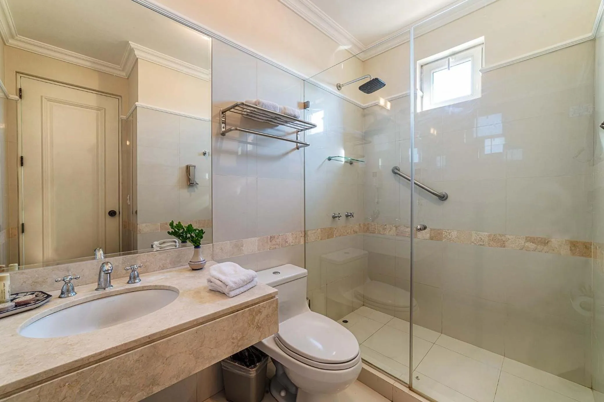 Bathroom in LP Los Portales Hotel Piura