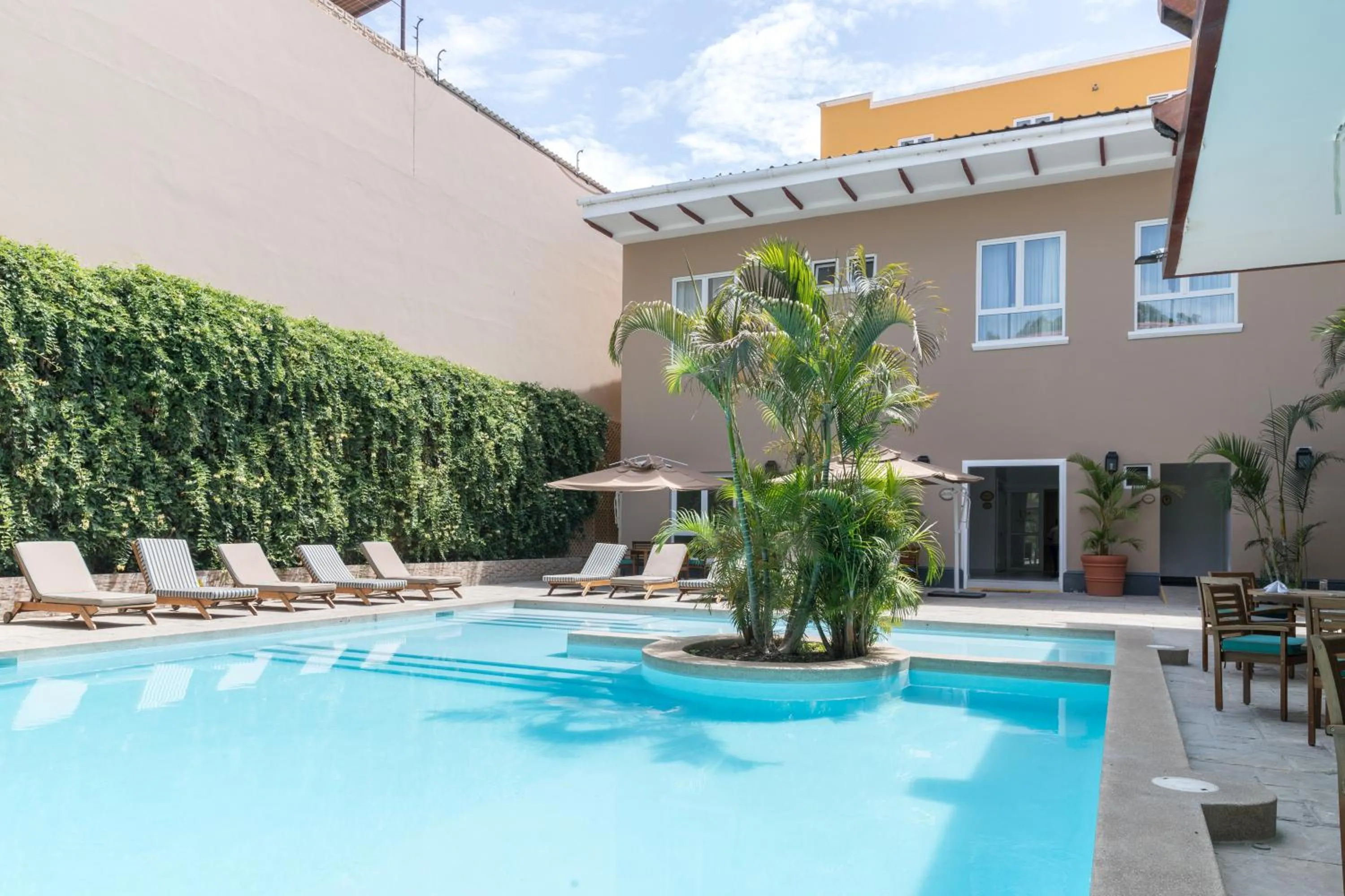 Day in LP Los Portales Hotel Piura