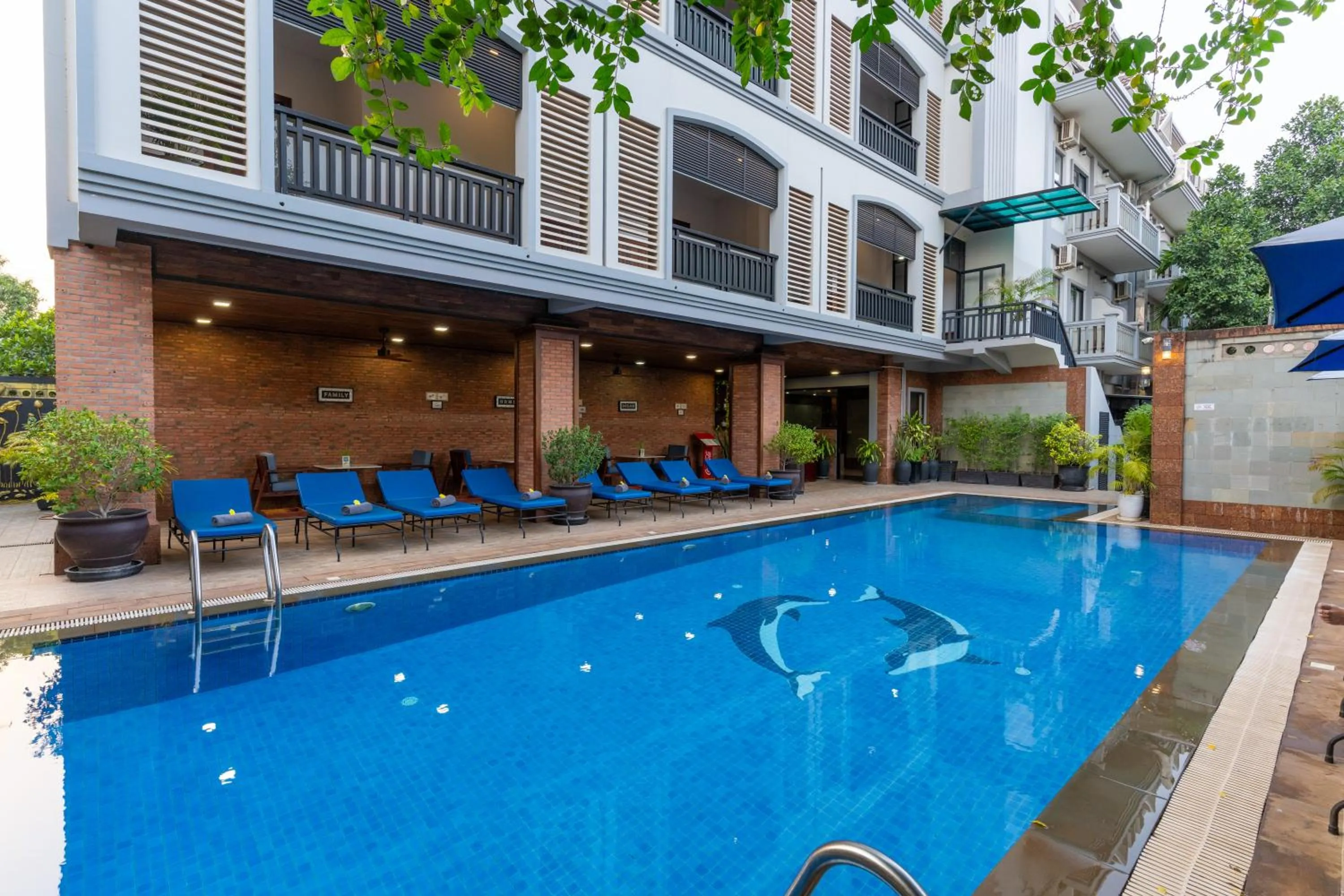 Swimming pool in Blanc Smith Hotel