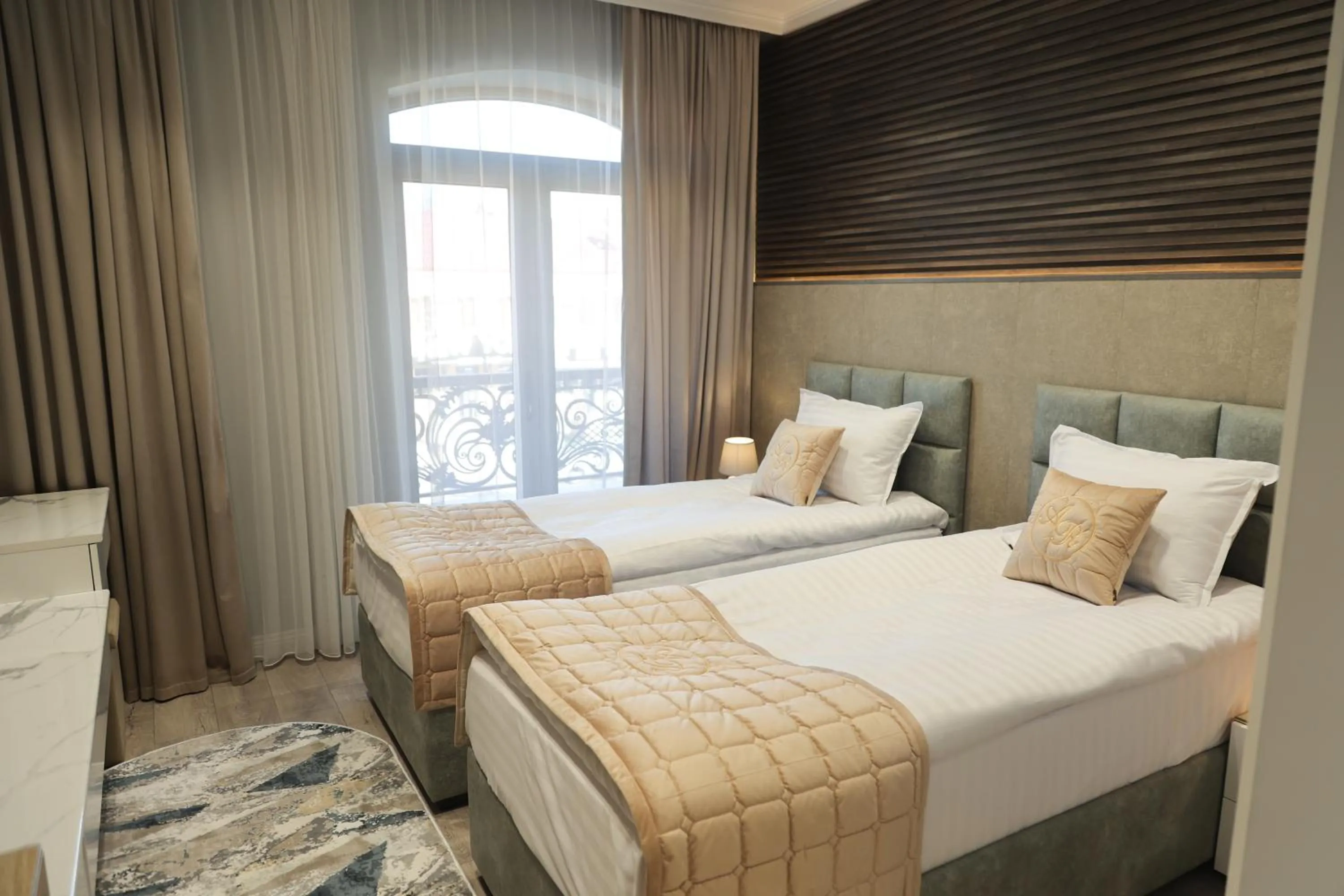 Bed in Reikartz Amar Samarkand