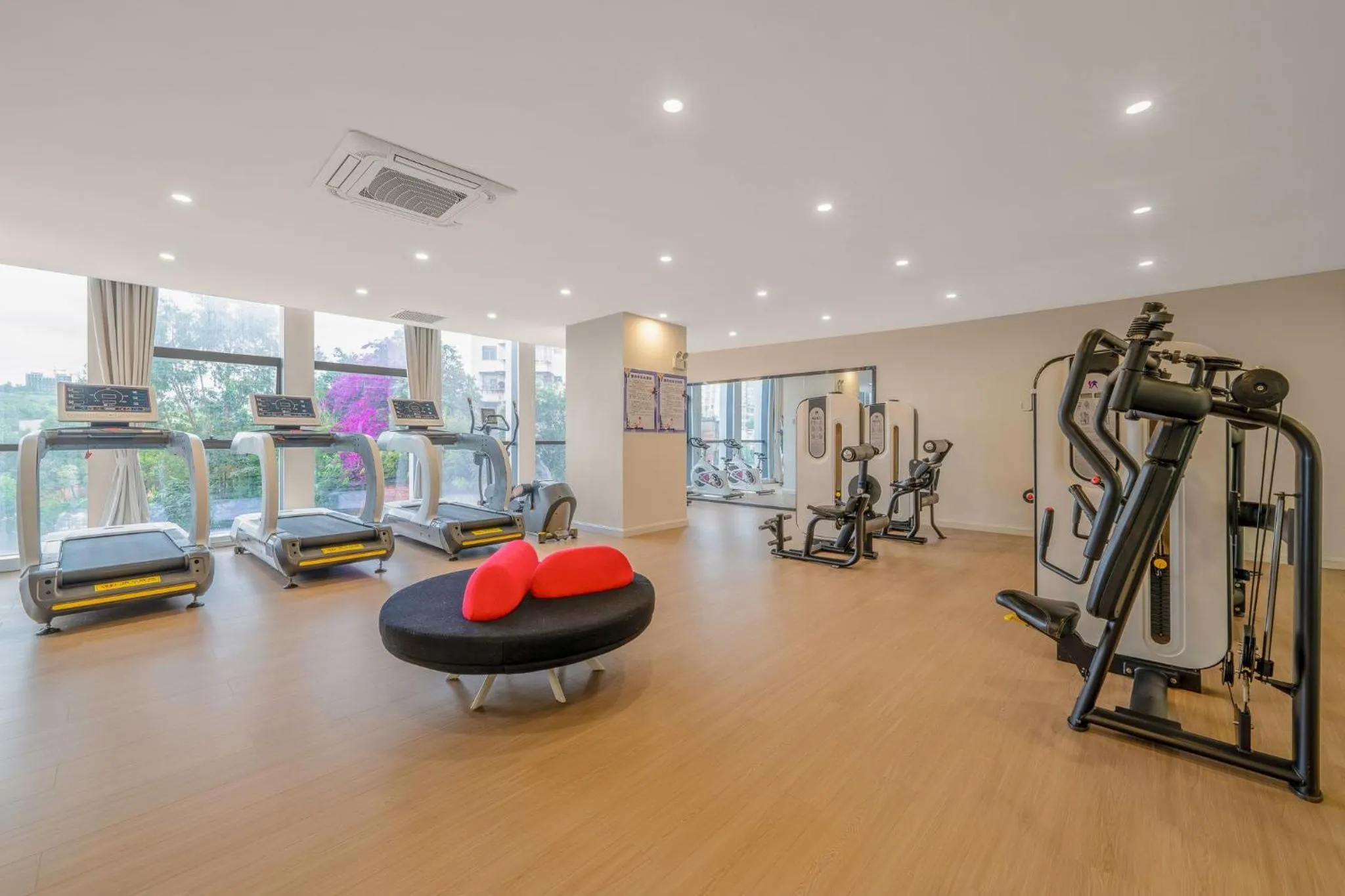 Fitness centre/facilities in Holiday Inn Express Kunming Panlong by IHG